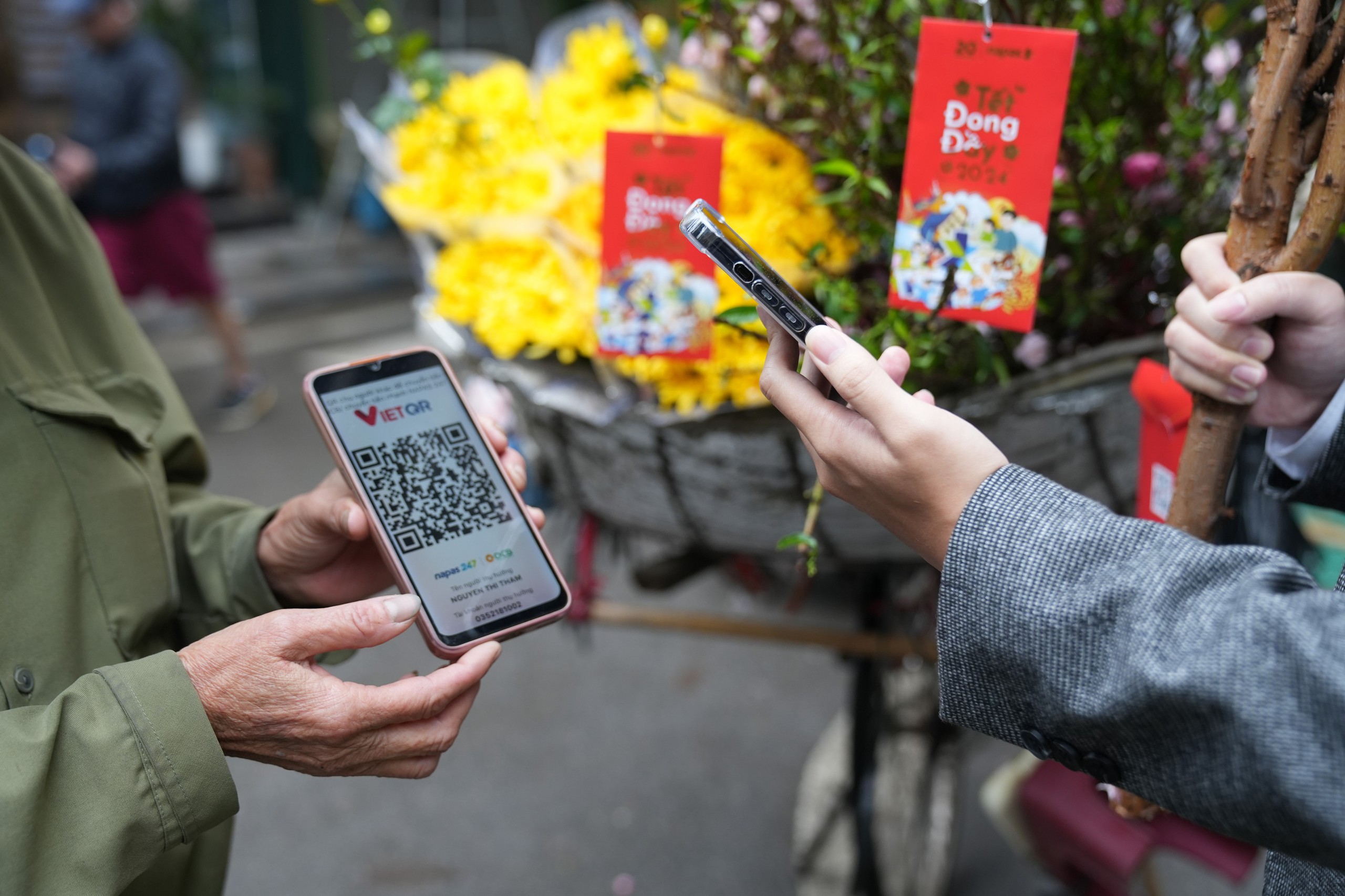 Cảnh báo trò lừa bằng mã QR - Ảnh 1. Cảnh báo trò lừa bằng mã QR - Ảnh 1.