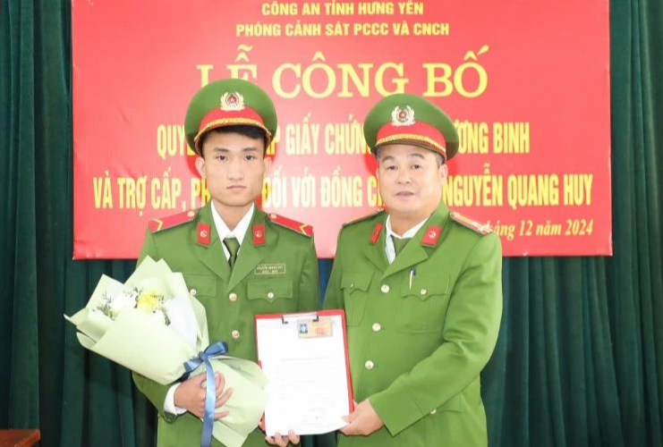 Hạ sĩ công an thương tật 90% khi chữa cháy được công nhận thương binh- Ảnh 1. Hạ sĩ công an thương tật 90% khi chữa cháy được công nhận thương binh- Ảnh 1.