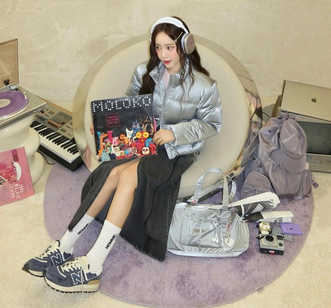 Το μυστικό για να ανανεώνετε την γκαρνταρόμπα σας κάθε μέρα με μια μίντι φούστα - Φωτογραφία 7. Bí quyết làm mới tủ đồ mỗi ngày với váy midi- Ảnh 7.