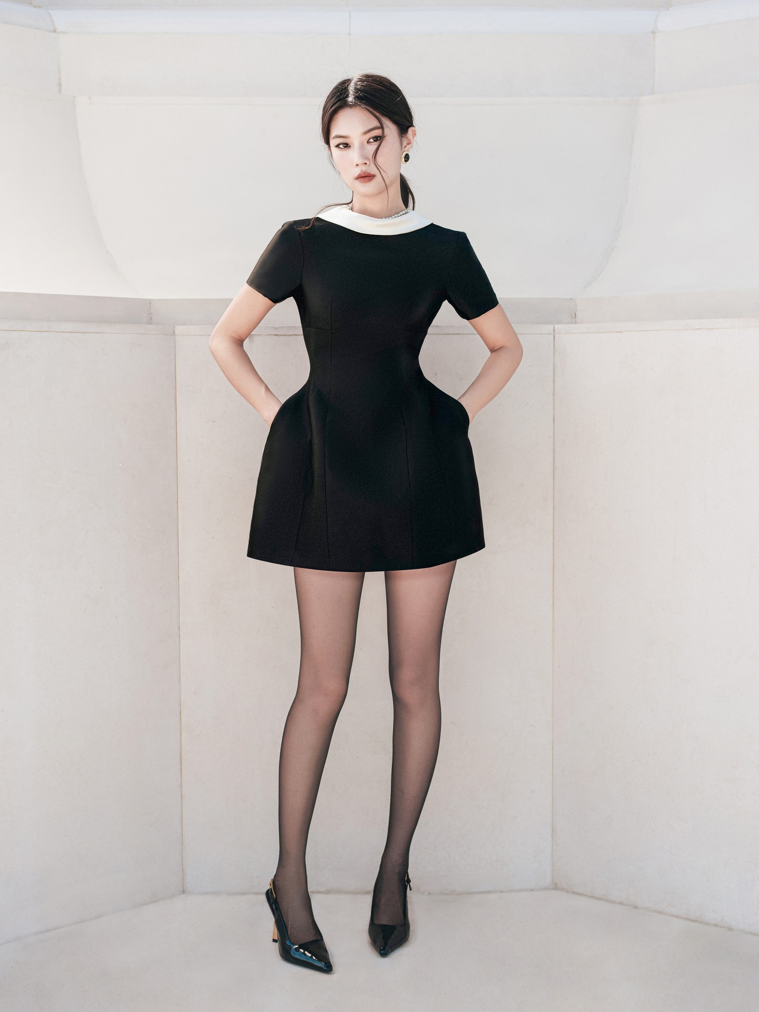 Trajes coloridos realçam sua nobre beleza no final do ano - Foto 6. Trang phục sáng màu làm nổi bật vẻ đẹp quý phái cho nàng dịp cuối năm- Ảnh 6.