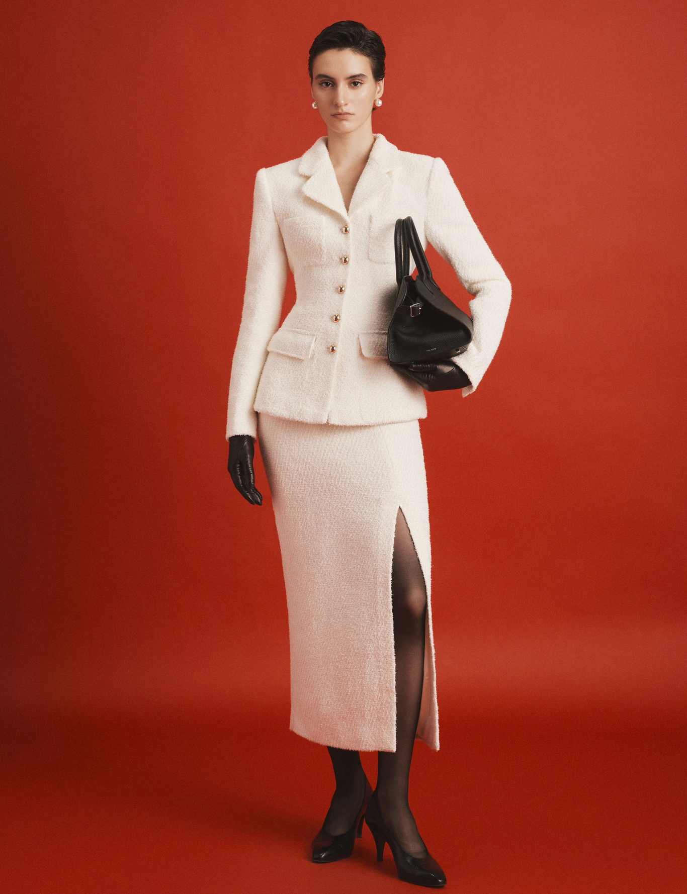 काले और सफेद पोशाक पहनकर सभी की आंखों को मोह लेना - फोटो 4. Mê đắm mọi ánh nhìn khi diện trang phục trắng đen- Ảnh 4.