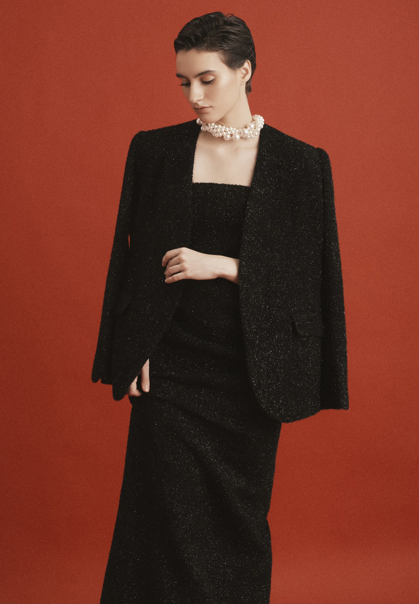 काले और सफेद पोशाक पहनकर सभी की आंखों को मोह लेना - फोटो 3. Mê đắm mọi ánh nhìn khi diện trang phục trắng đen- Ảnh 3.