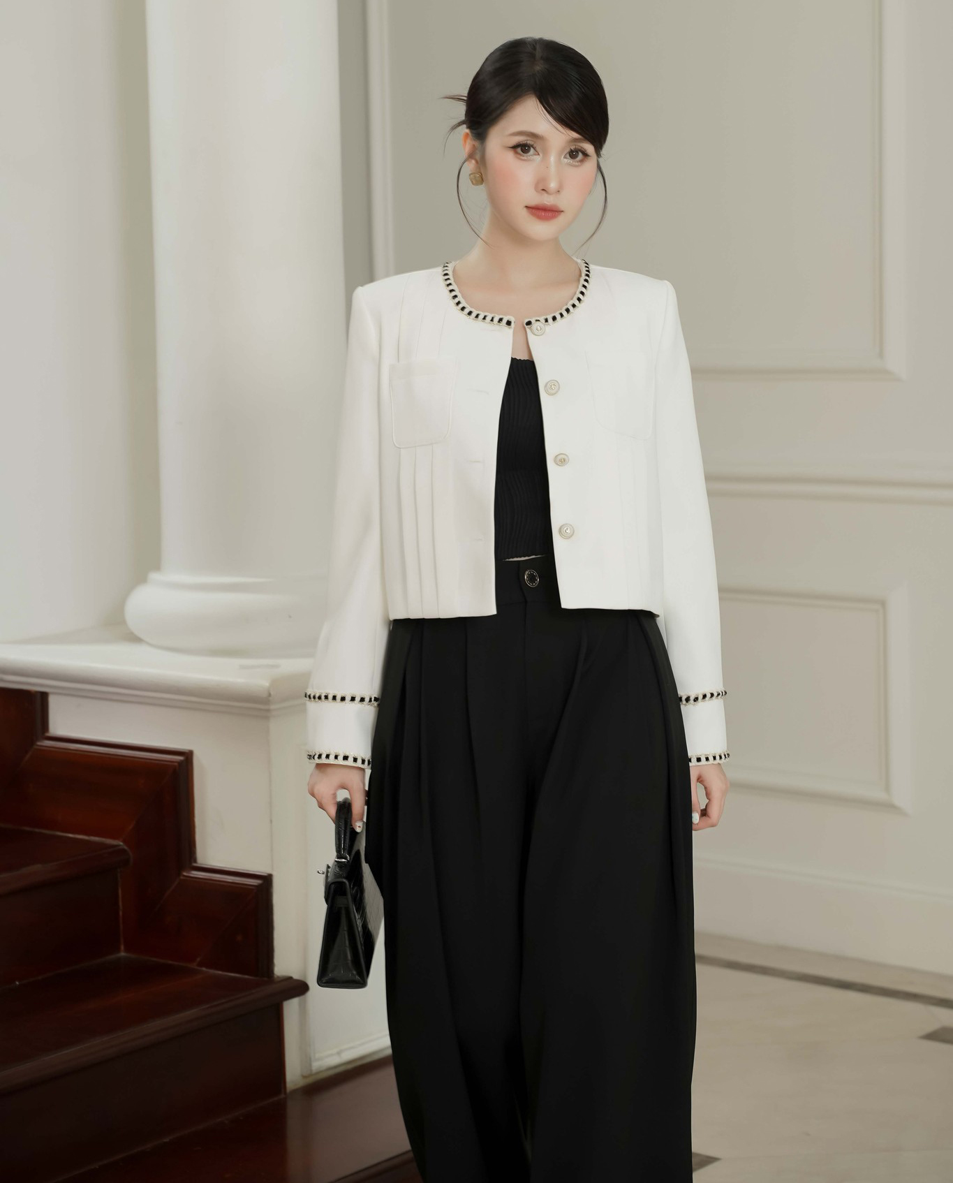 काले और सफेद पोशाक पहनकर सभी की आंखों को मोह लेना - फोटो 2. Mê đắm mọi ánh nhìn khi diện trang phục trắng đen- Ảnh 2.