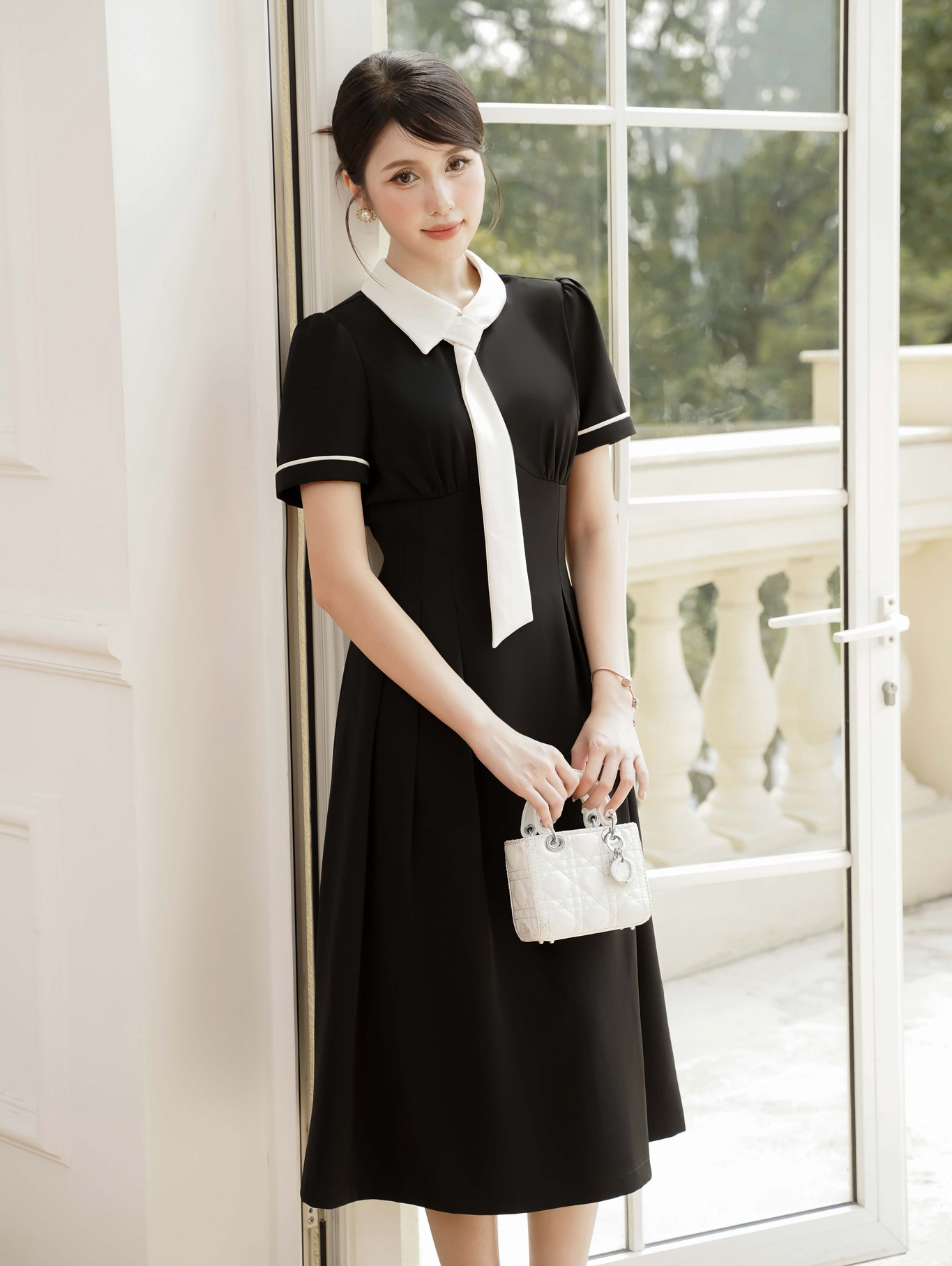 काले और सफेद पोशाक पहनकर सभी की आंखों को मोह लेना - फोटो 8. Mê đắm mọi ánh nhìn khi diện trang phục trắng đen- Ảnh 8.