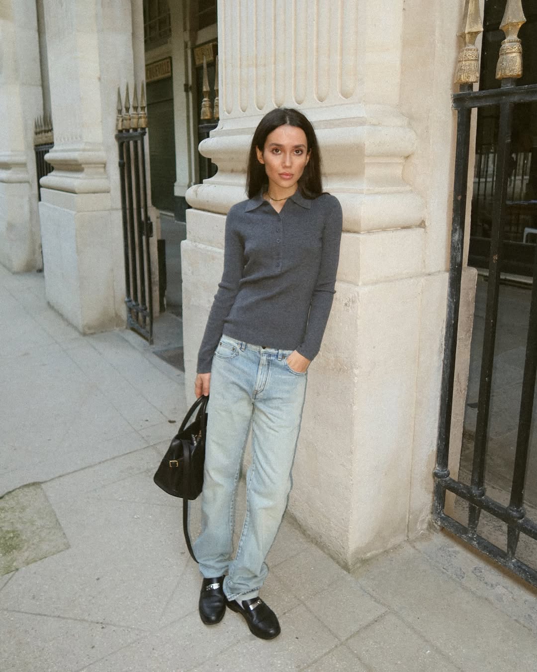 Chiếc quần jeans ống đứng thần thánh giúp người mặc  cao và thon gọn hơn- Ảnh 3. Chiếc quần jeans ống đứng thần thánh giúp người mặc  cao và thon gọn hơn- Ảnh 3.