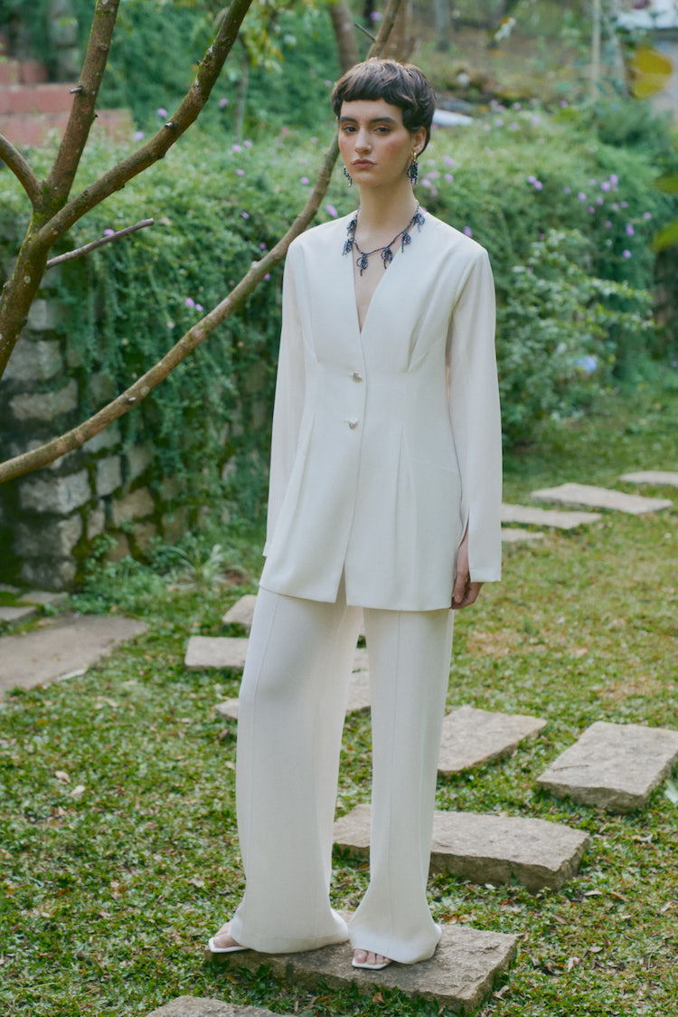 फैशन की भाषा के माध्यम से पुरानी यादों को छूती हुई तस्वीर - फोटो 5. Chạm vào ký ức từ những hoài niệm qua ngôn ngữ thời trang- Ảnh 5.