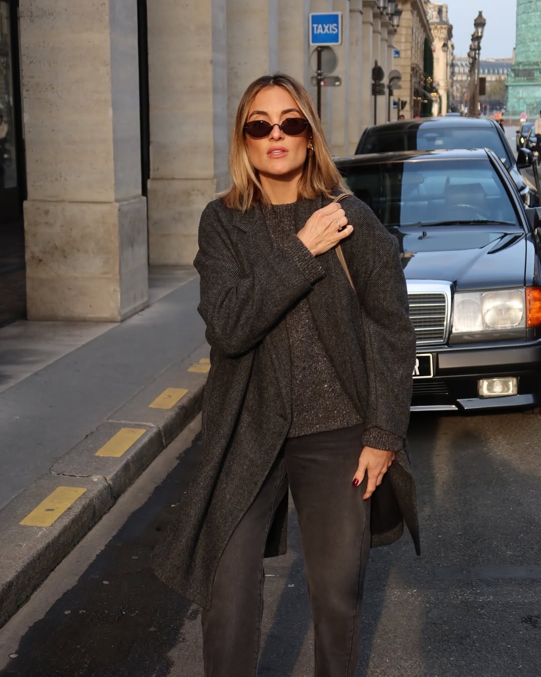 Havalar soğudukça uzun paltolar moda oluyor - Fotoğraf 3. Áo khoác dài lên ngôi nhờ trời trở lạnh sâu- Ảnh 3.