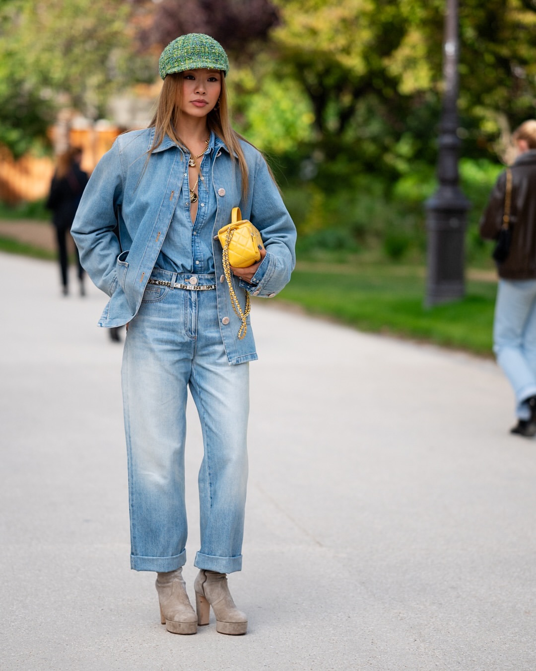 Chiếc quần jeans ống đứng thần thánh giúp người mặc  cao và thon gọn hơn- Ảnh 4. Chiếc quần jeans ống đứng thần thánh giúp người mặc  cao và thon gọn hơn- Ảnh 4.