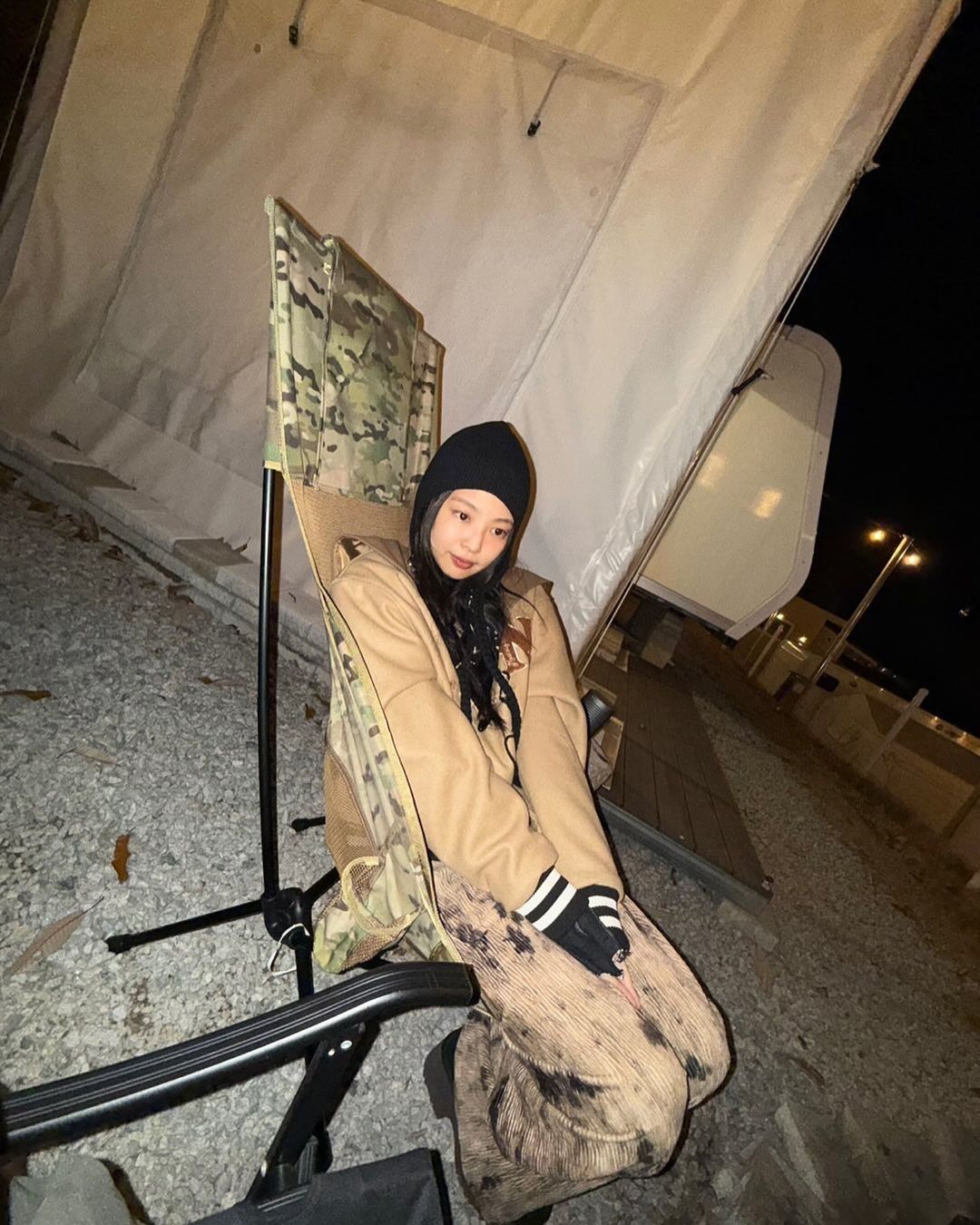 Rahsia di sebalik keindahan klasik coklat hangat - Foto 2. Bí mật đằng sau vẻ đẹp cổ điển của sắc nâu trầm ấm- Ảnh 2.