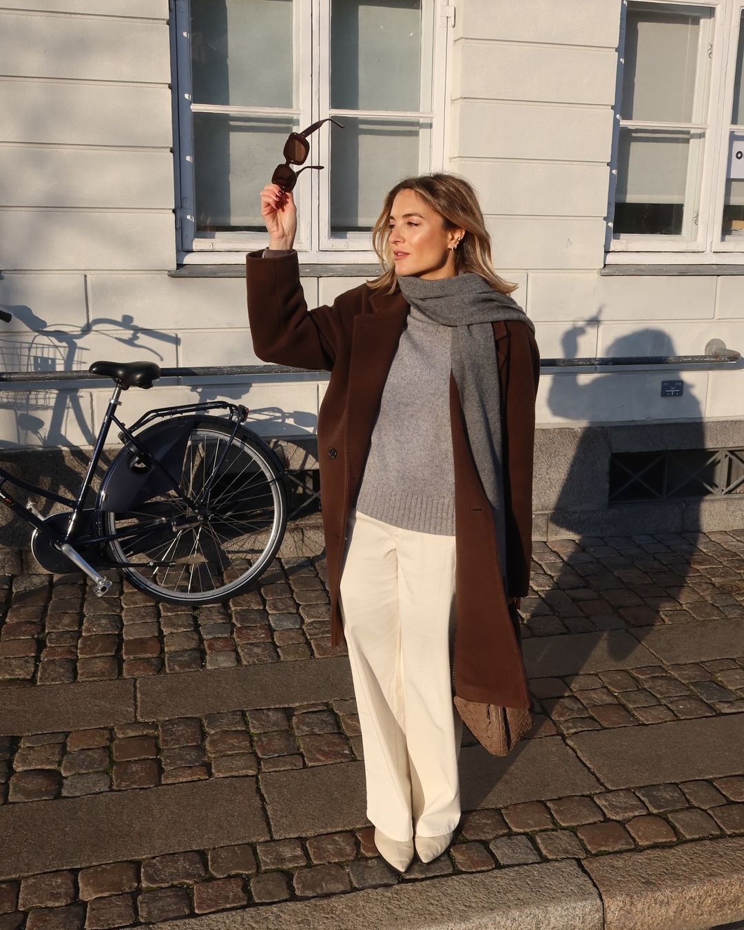 Havalar soğudukça uzun paltolar moda oluyor - Fotoğraf 4. Áo khoác dài lên ngôi nhờ trời trở lạnh sâu- Ảnh 4.