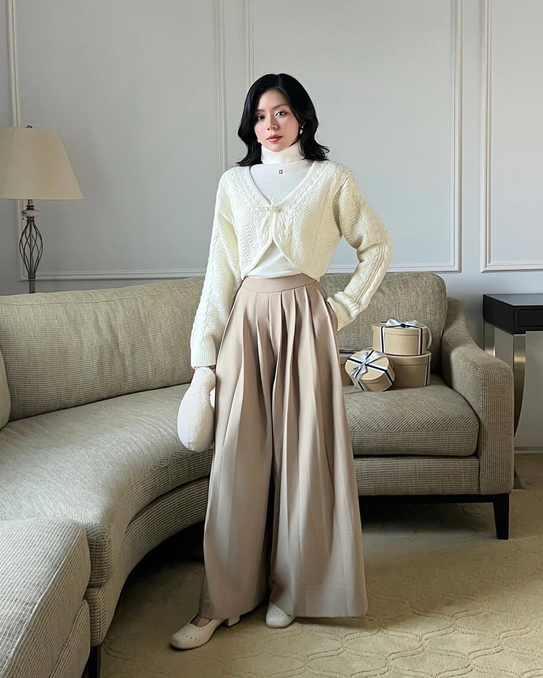 Gaya minimalis untuk gadis yang sukakan kelembutan musim Krismas yang akan datang ini - Foto 3. Phong cách tối giản cho nàng thích sự nhẹ nhàng mùa Noel sắp tới- Ảnh 3.