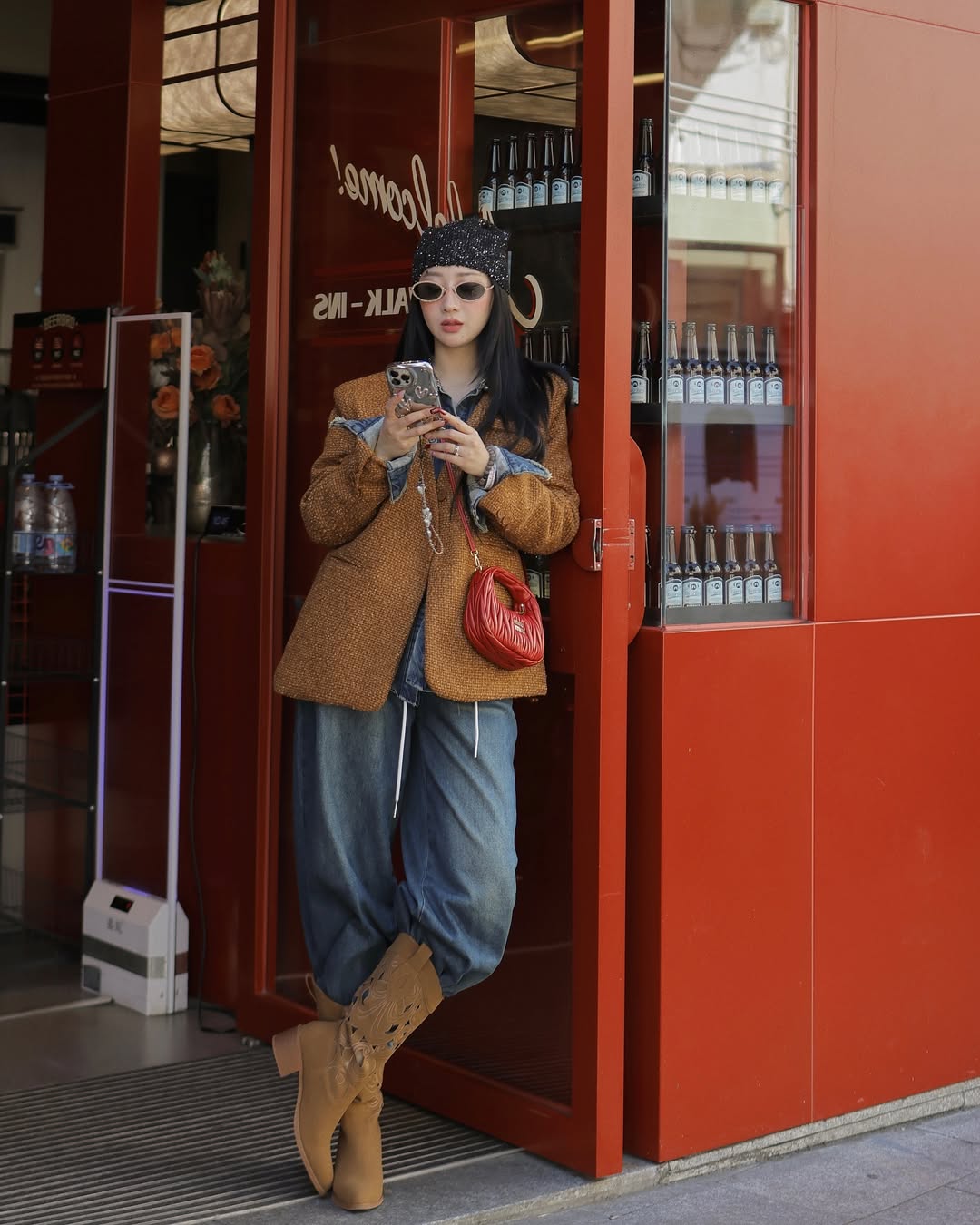 Rahsia di sebalik keindahan klasik coklat hangat - Foto 4. Bí mật đằng sau vẻ đẹp cổ điển của sắc nâu trầm ấm- Ảnh 4.