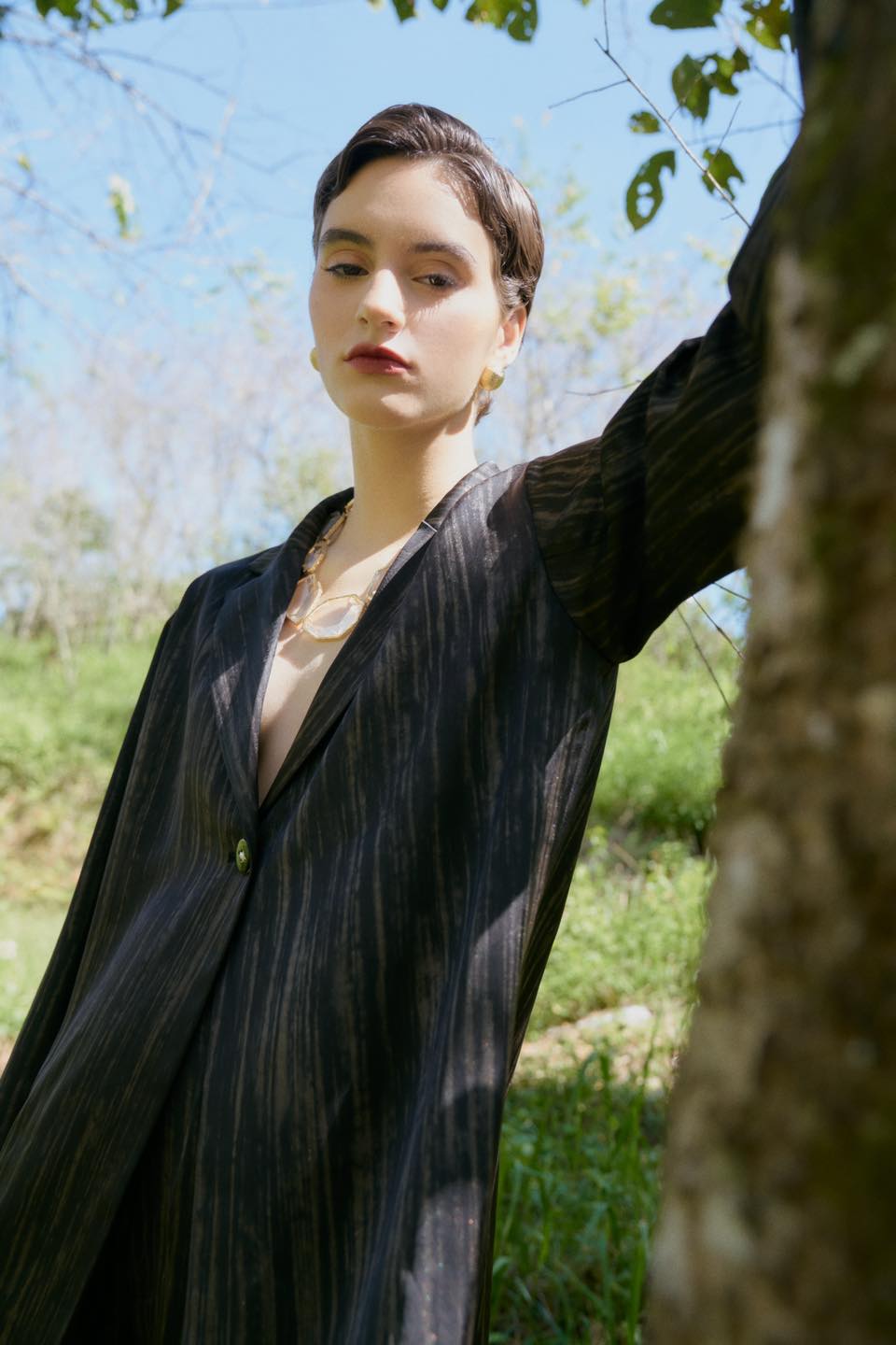 फैशन की भाषा के माध्यम से पुरानी यादों को छूती हुई - फोटो 10. Chạm vào ký ức từ những hoài niệm qua ngôn ngữ thời trang- Ảnh 10.