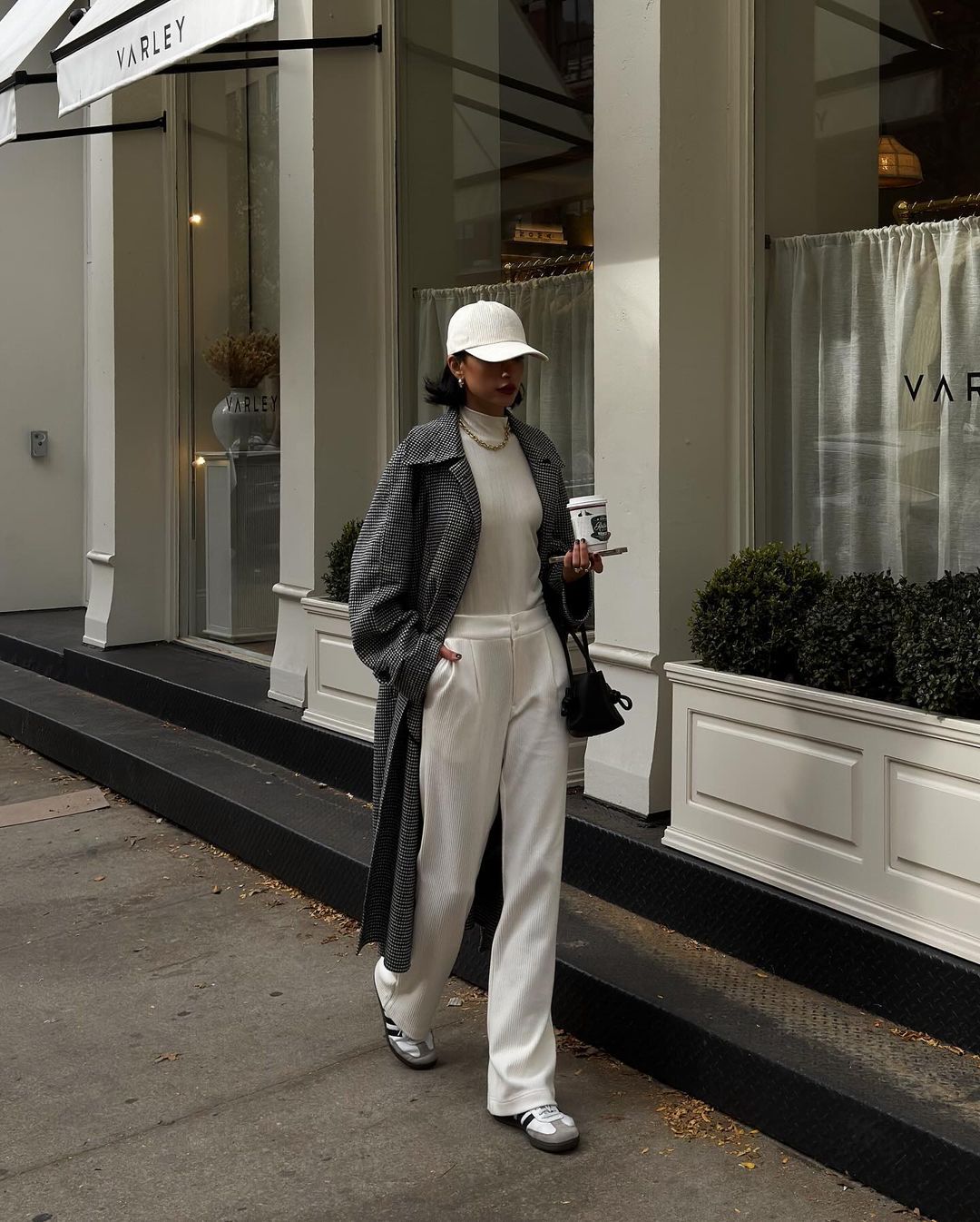 Havalar soğudukça uzun paltolar moda oluyor - Fotoğraf 8. Áo khoác dài lên ngôi nhờ trời trở lạnh sâu- Ảnh 8.