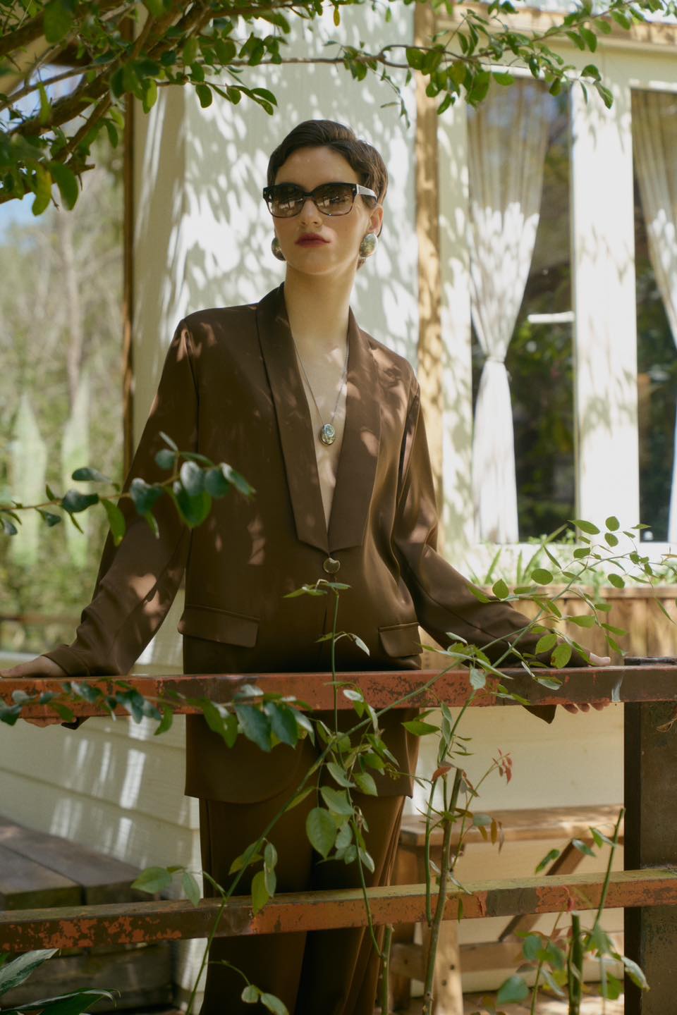 फैशन की भाषा के माध्यम से पुरानी यादों को छूती हुई - फोटो 3. Chạm vào ký ức từ những hoài niệm qua ngôn ngữ thời trang- Ảnh 3.