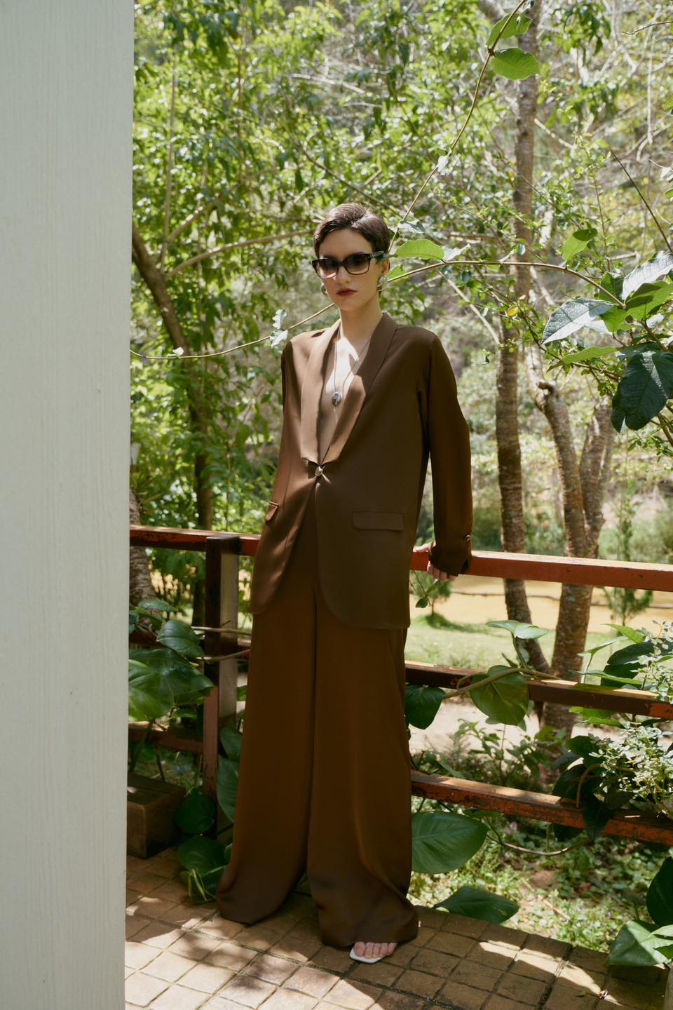 फैशन की भाषा के माध्यम से पुरानी यादों को छूना - फोटो 4. Chạm vào ký ức từ những hoài niệm qua ngôn ngữ thời trang- Ảnh 4.