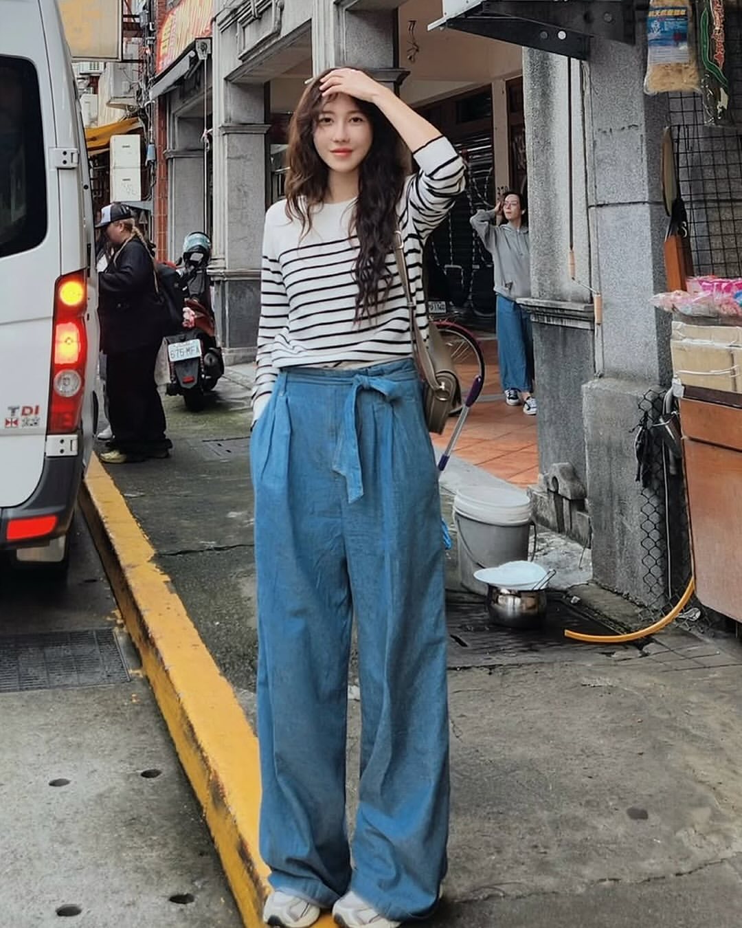 ‘Ít mà sang’ với xu hướng thời trang tối giản- Ảnh 7. ‘Ít mà sang’ với xu hướng thời trang tối giản- Ảnh 7.