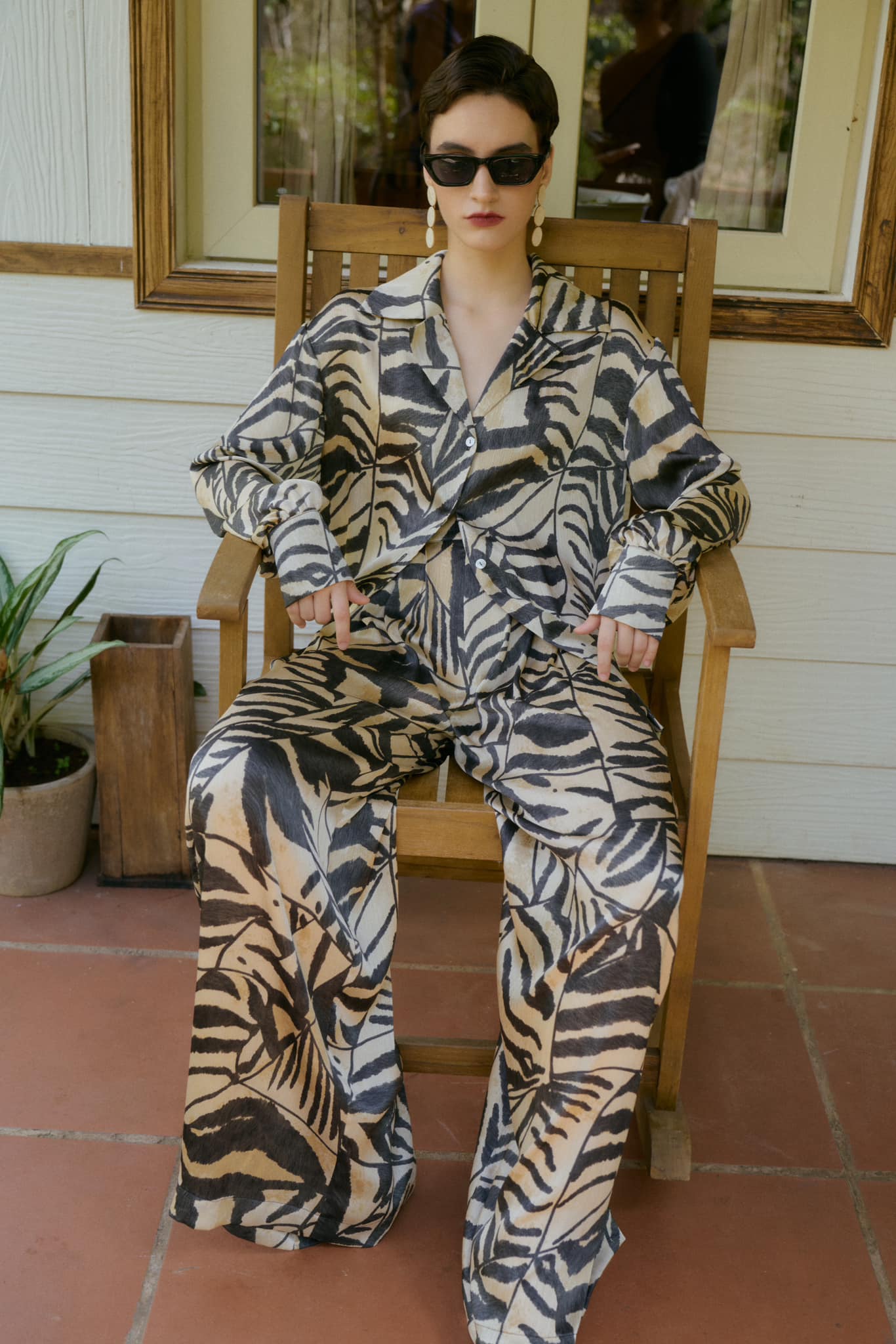 फैशन की भाषा के माध्यम से पुरानी यादों को छूती हुई - फोटो 12. Chạm vào ký ức từ những hoài niệm qua ngôn ngữ thời trang- Ảnh 12.