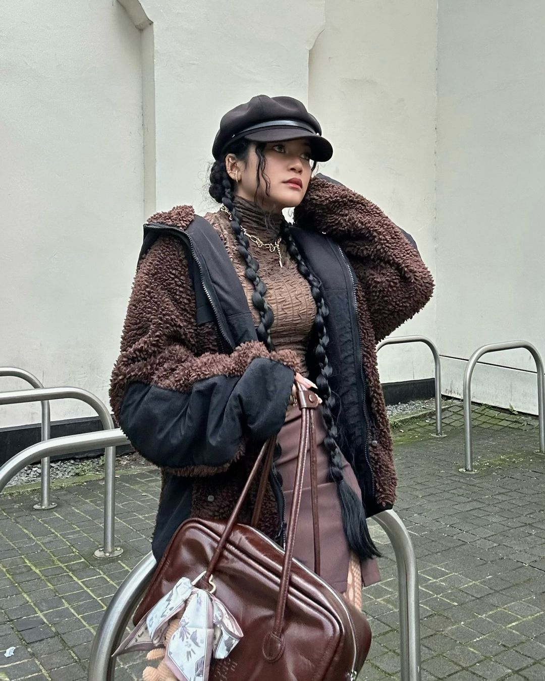 Rahsia di sebalik keindahan klasik coklat hangat - Foto 7. Bí mật đằng sau vẻ đẹp cổ điển của sắc nâu trầm ấm- Ảnh 7.