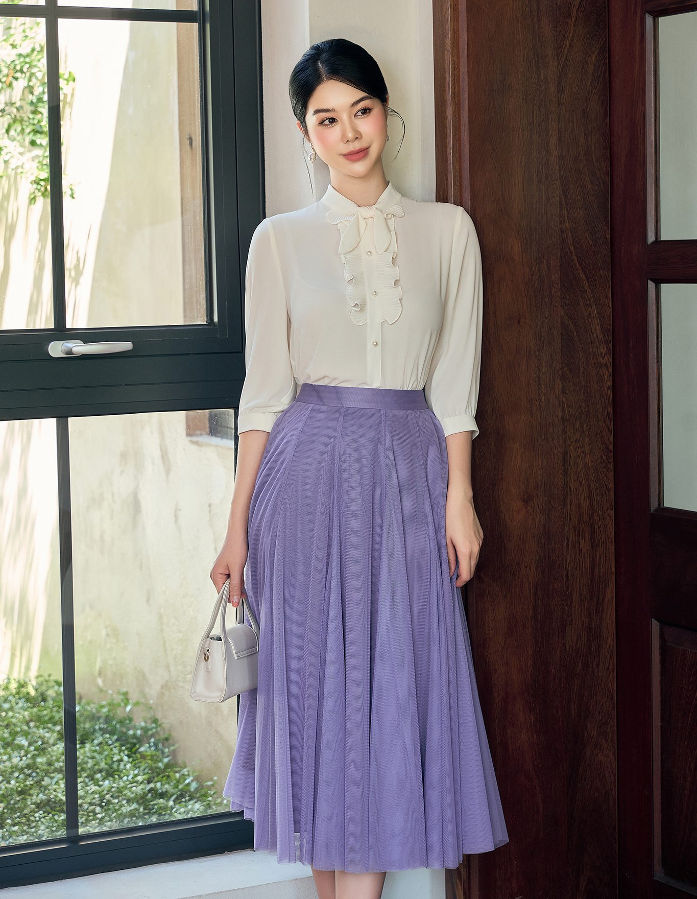 Giản đơn nhưng sang xịn khi lên đồ mùa đông với áo và chân váy- Ảnh 5. Giản đơn nhưng sang xịn khi lên đồ mùa đông với áo và chân váy- Ảnh 5.
