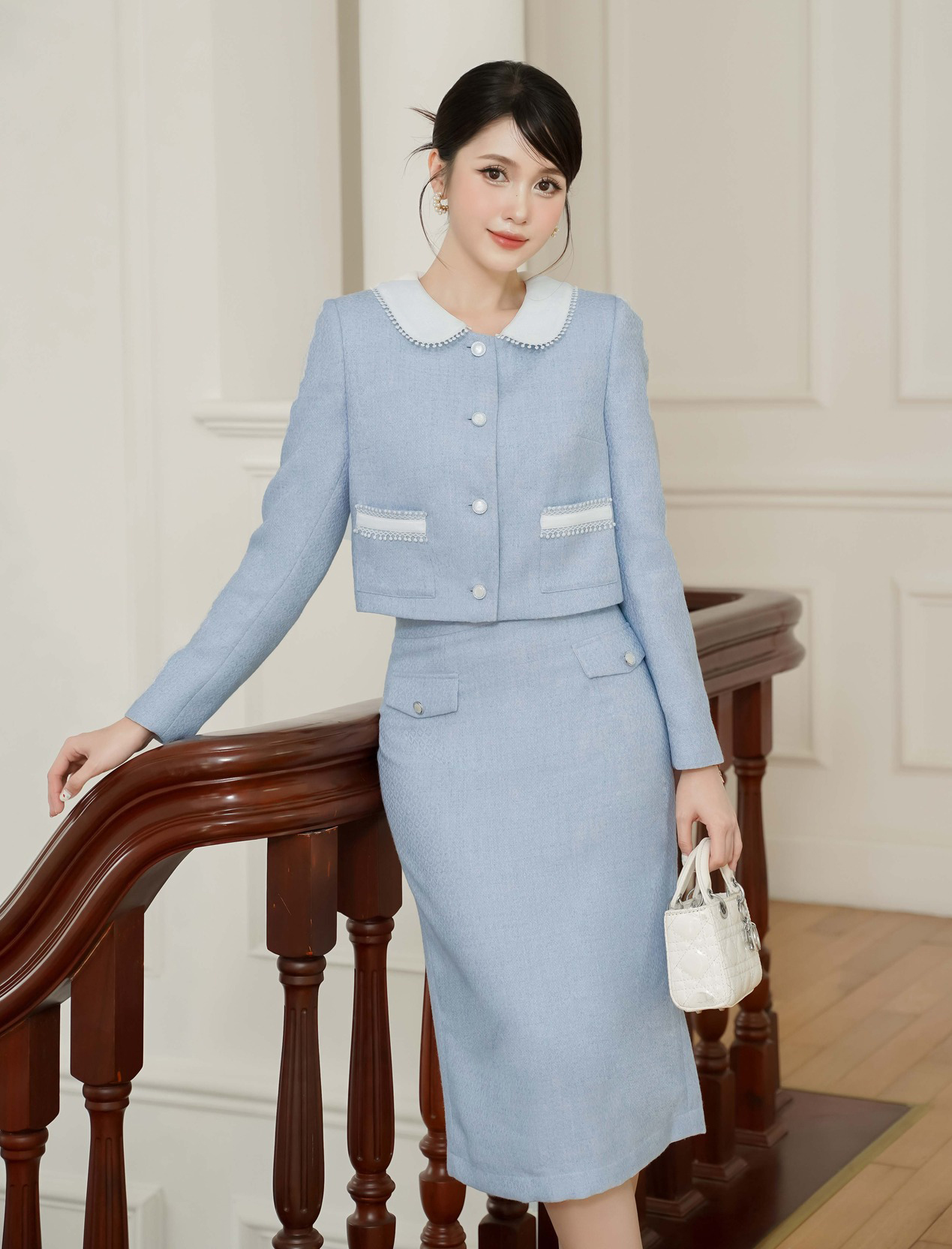 Giản đơn nhưng sang xịn khi lên đồ mùa đông với áo và chân váy- Ảnh 9. Giản đơn nhưng sang xịn khi lên đồ mùa đông với áo và chân váy- Ảnh 9.