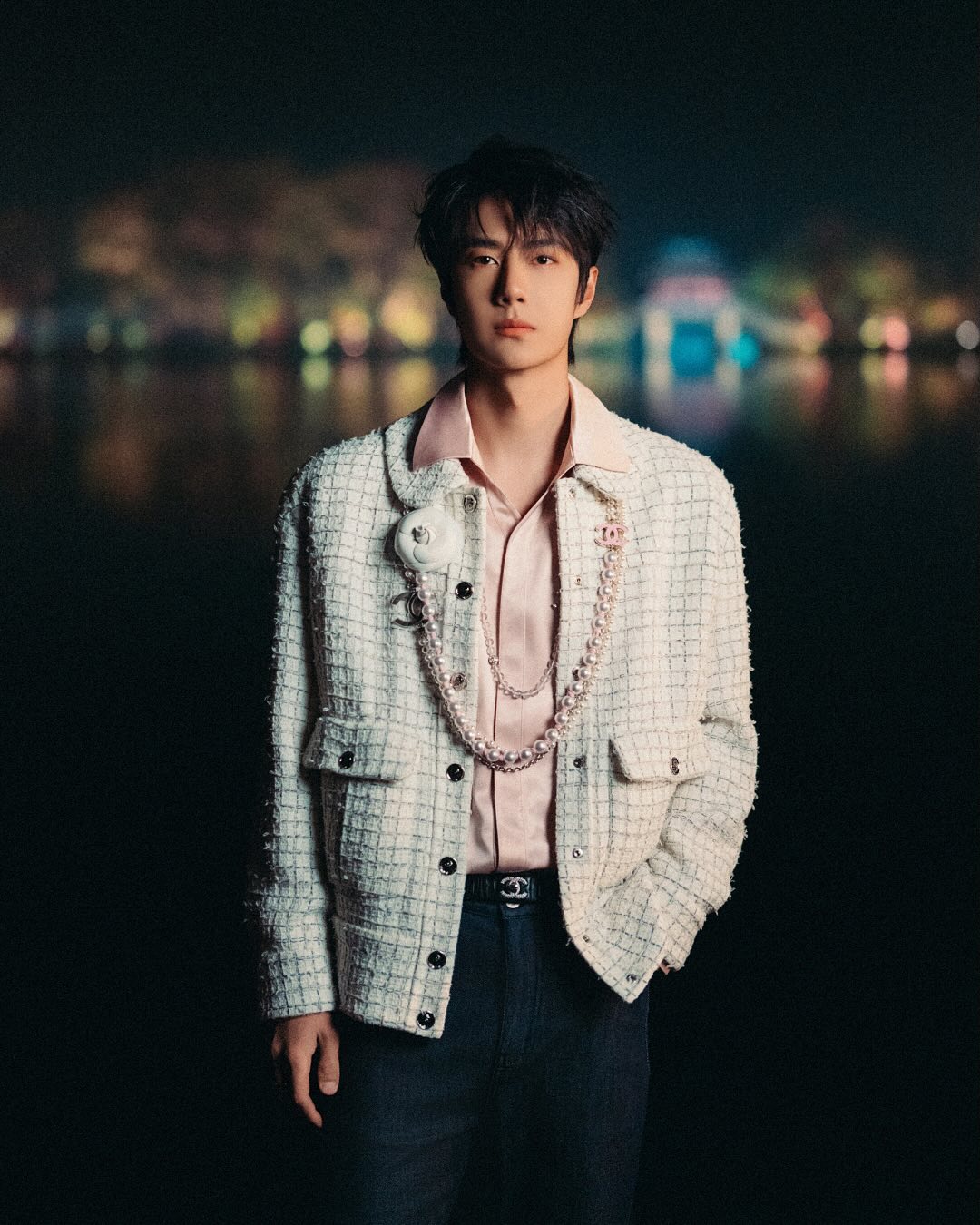 Quần jeans và áo tweed, cặp đôi 'vàng' của thời trang mùa lạnh- Ảnh 3. Quần jeans và áo tweed, cặp đôi 'vàng' của thời trang mùa lạnh- Ảnh 3.
