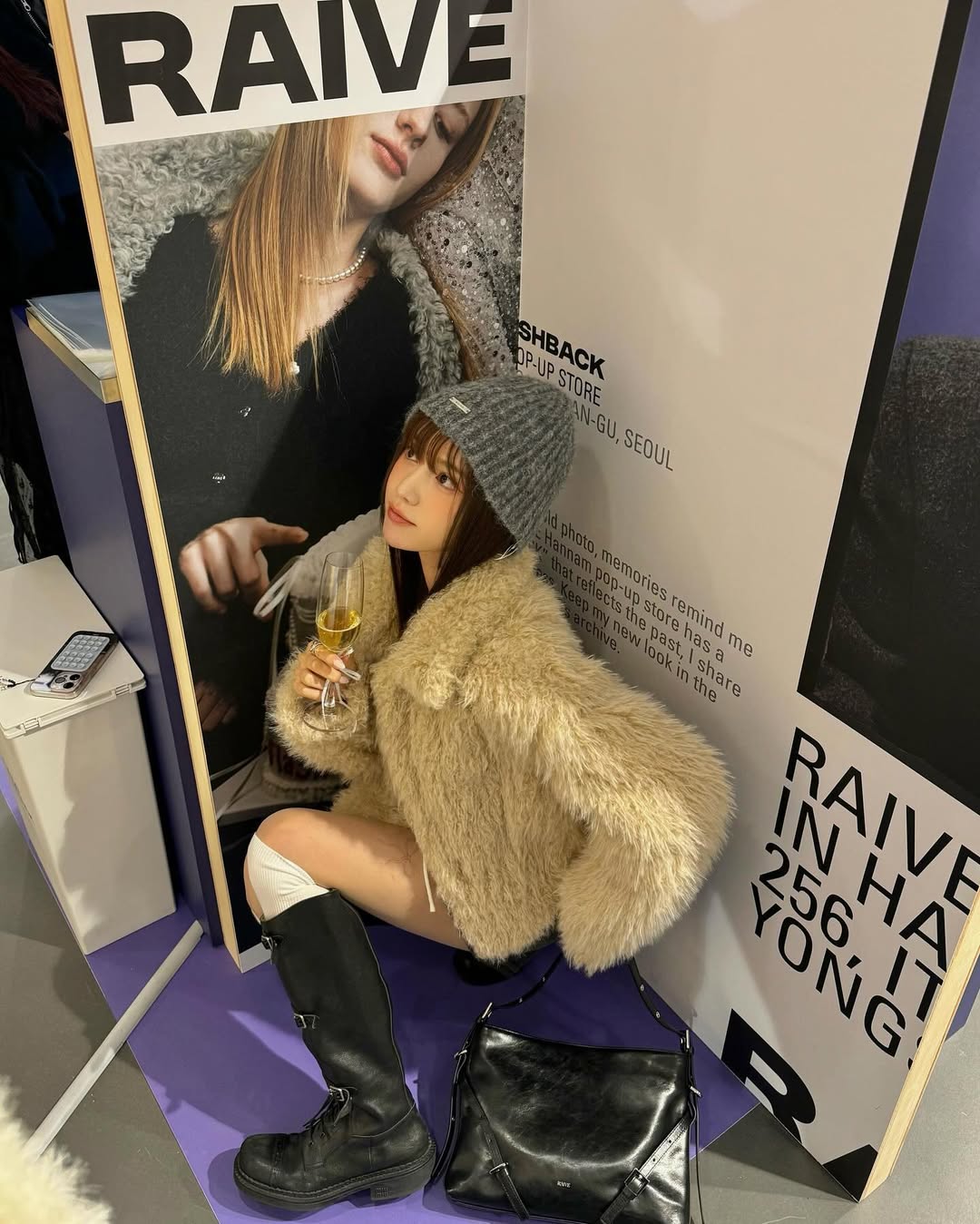 4 jenis sepatu untuk memanjakan kaki Anda musim dingin ini - Foto 1. 4 kiểu giày giúp nâng niu đôi chân của bạn trong mùa đông năm nay- Ảnh 1.