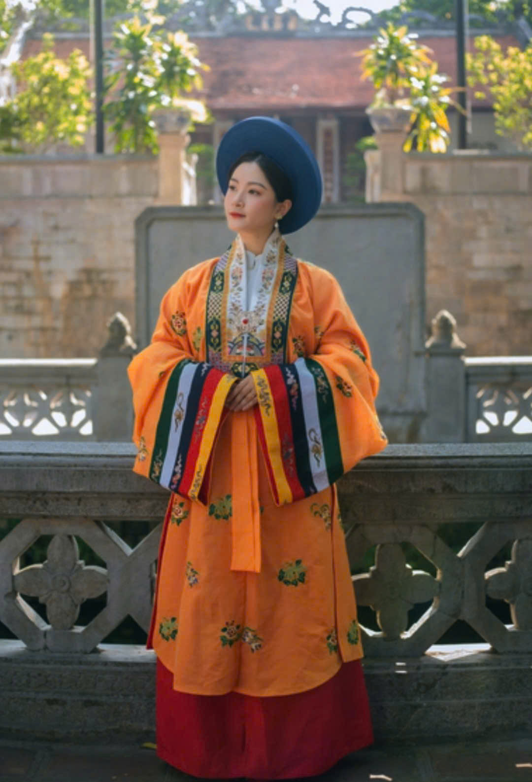 សេវាកម្មថតរូបដ៏អ៊ូអរជាមួយនឹងសំលៀកបំពាក់វៀតណាមក្នុងថ្ងៃបុណ្យតេត - រូបថត ៥. Dịch vụ chụp ảnh với Việt phục rộn ràng ngày sắp tết- Ảnh 5.