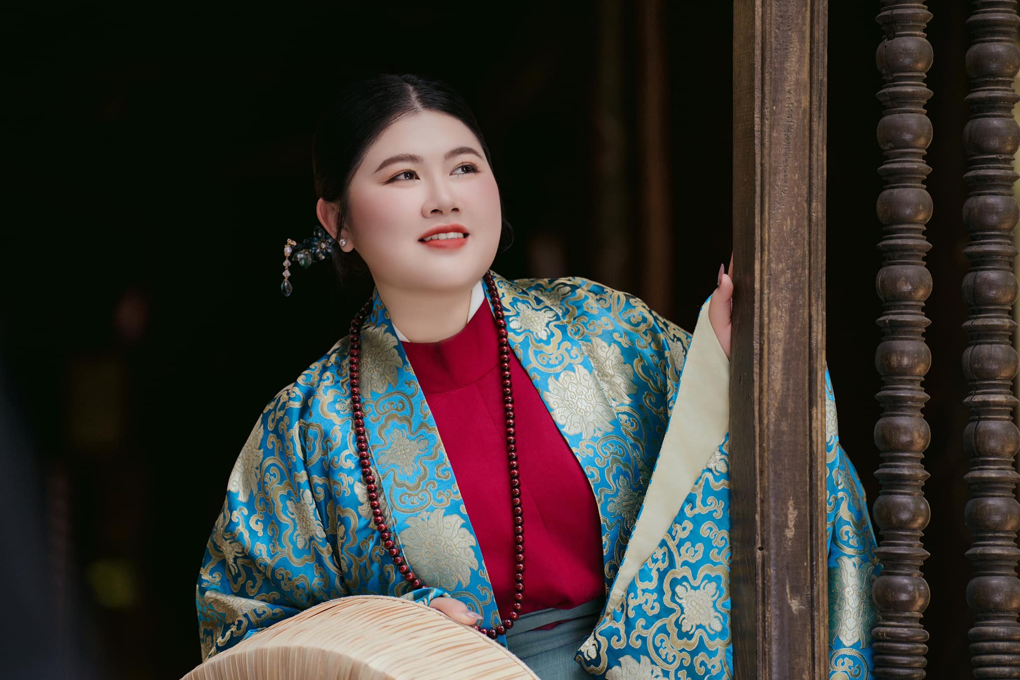 សេវាកម្មថតរូបដ៏អ៊ូអរជាមួយនឹងសំលៀកបំពាក់វៀតណាមក្នុងថ្ងៃបុណ្យតេត - រូបថត ៦. Dịch vụ chụp ảnh với Việt phục rộn ràng ngày sắp tết- Ảnh 6.