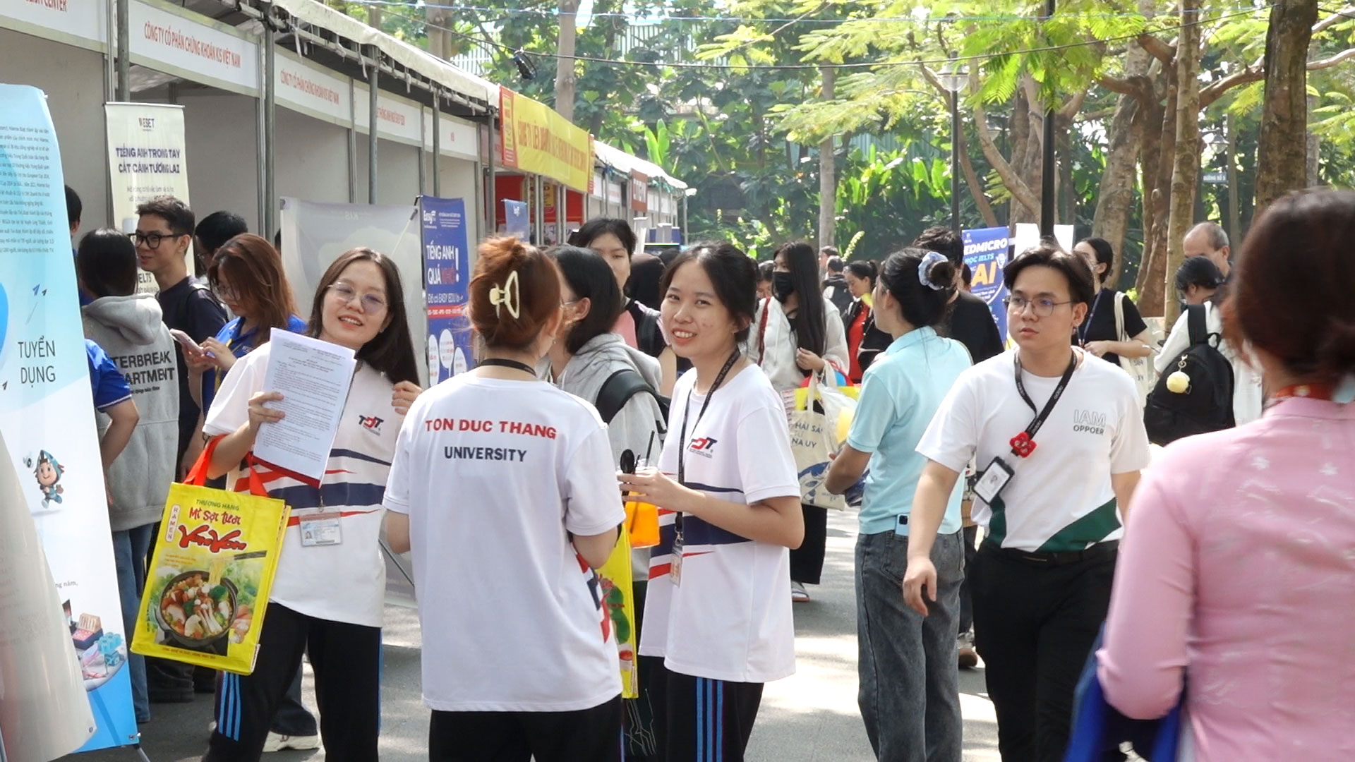 Hơn 50 doanh nghiệp trong và ngoài nước tham gia ngày hội việc làm do Trường ĐH Tôn Đức Thắng tổ chức- Ảnh 1.