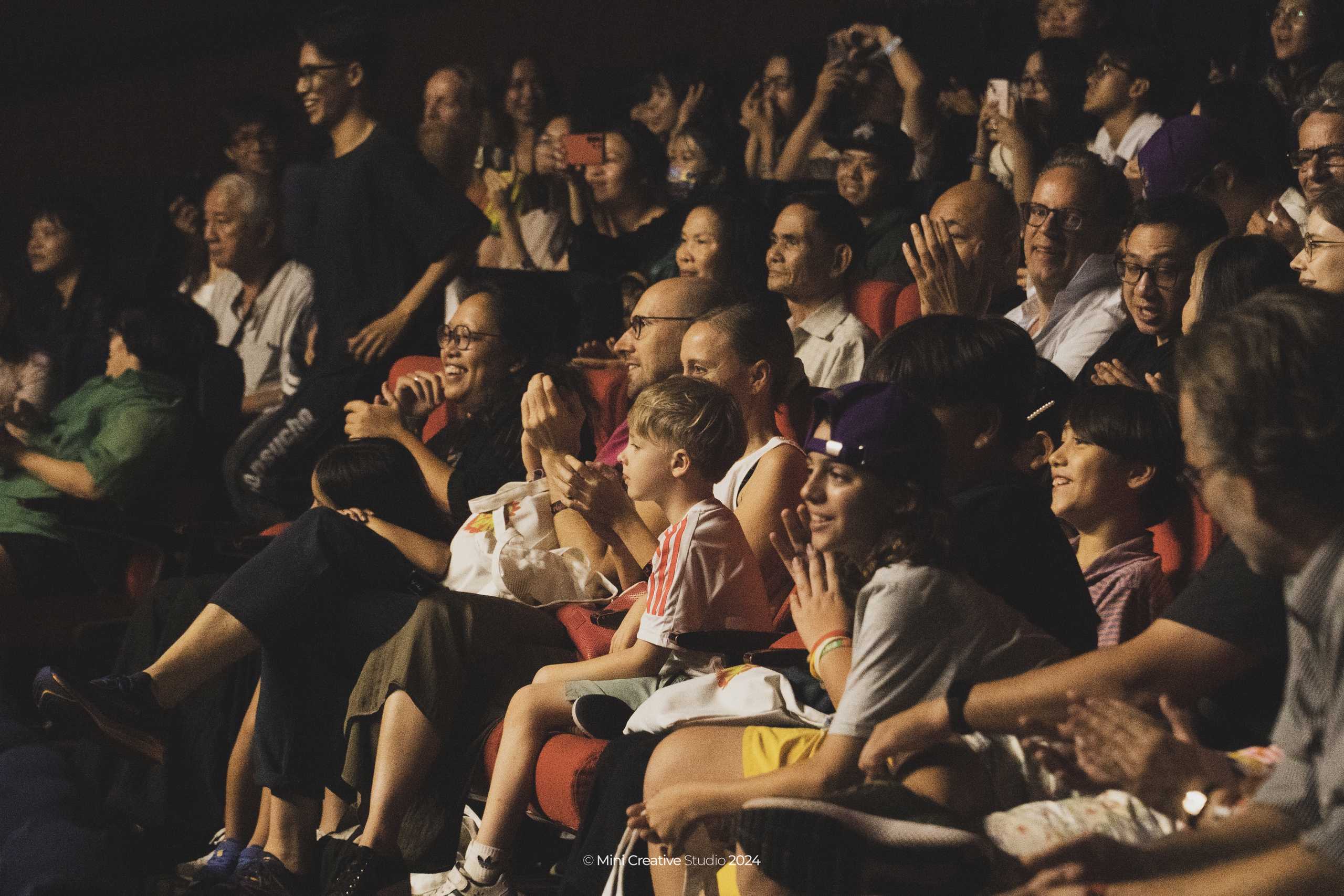 '129BPM: The Cocoon Breaks' - ការសម្តែងបែបហ៊ីបហបតែមួយគត់ - រូបថត 6 ។ '129BPM: Động phách tách kén' - một trình diễn hip hop độc đáo- Ảnh 6.