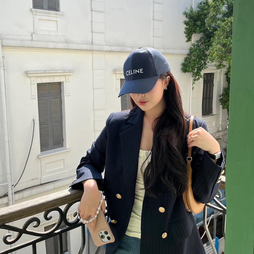 Εξαιρετικά στυλ σακακιών για πάρτι τέλους χρονιάς - Φωτογραφία 9. Những kiểu áo blazer nổi bật cho buổi tiệc cuối năm- Ảnh 9.