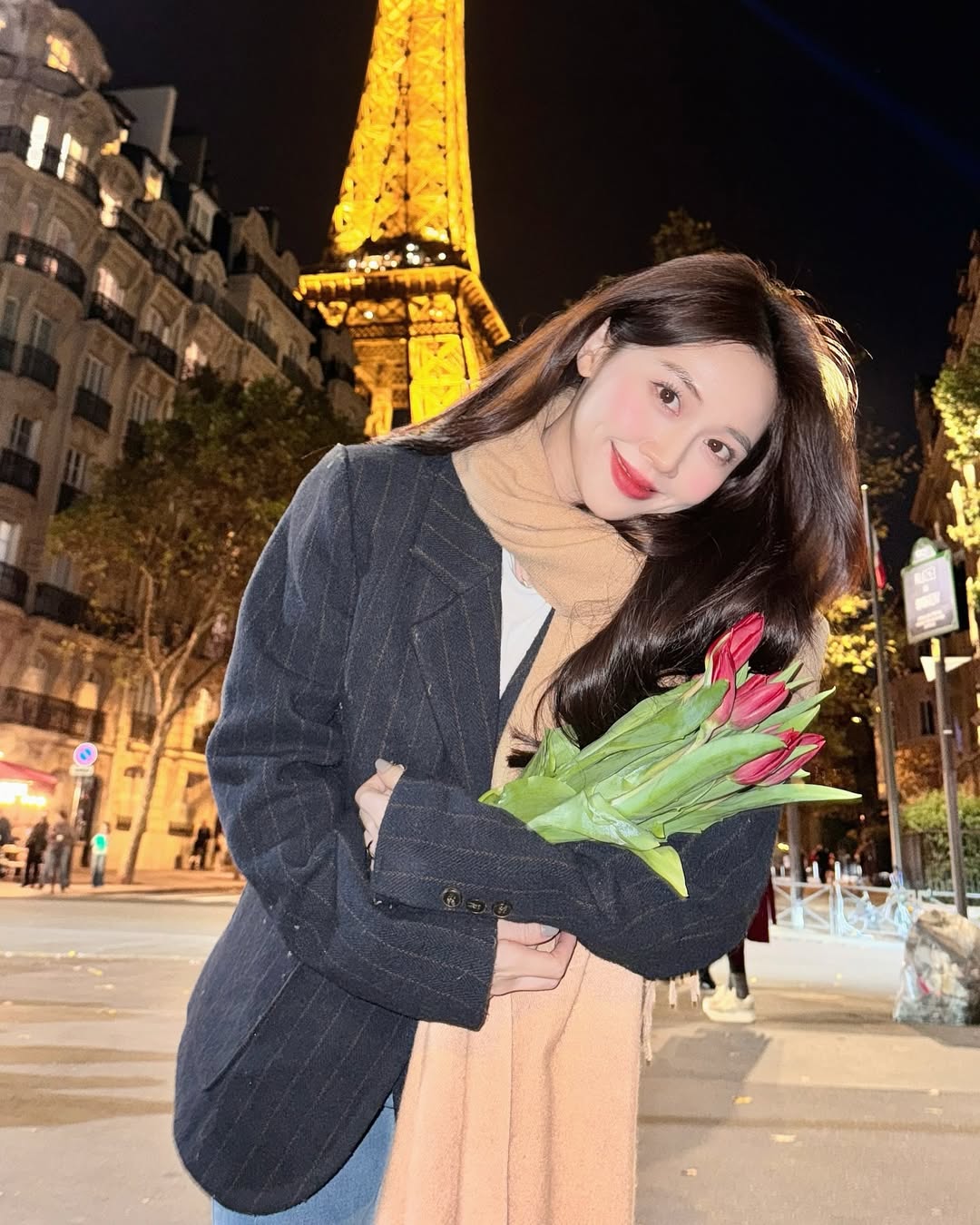 Εξαιρετικά στυλ σακακιών για πάρτι τέλους χρονιάς - Φωτογραφία 8. Những kiểu áo blazer nổi bật cho buổi tiệc cuối năm- Ảnh 8.