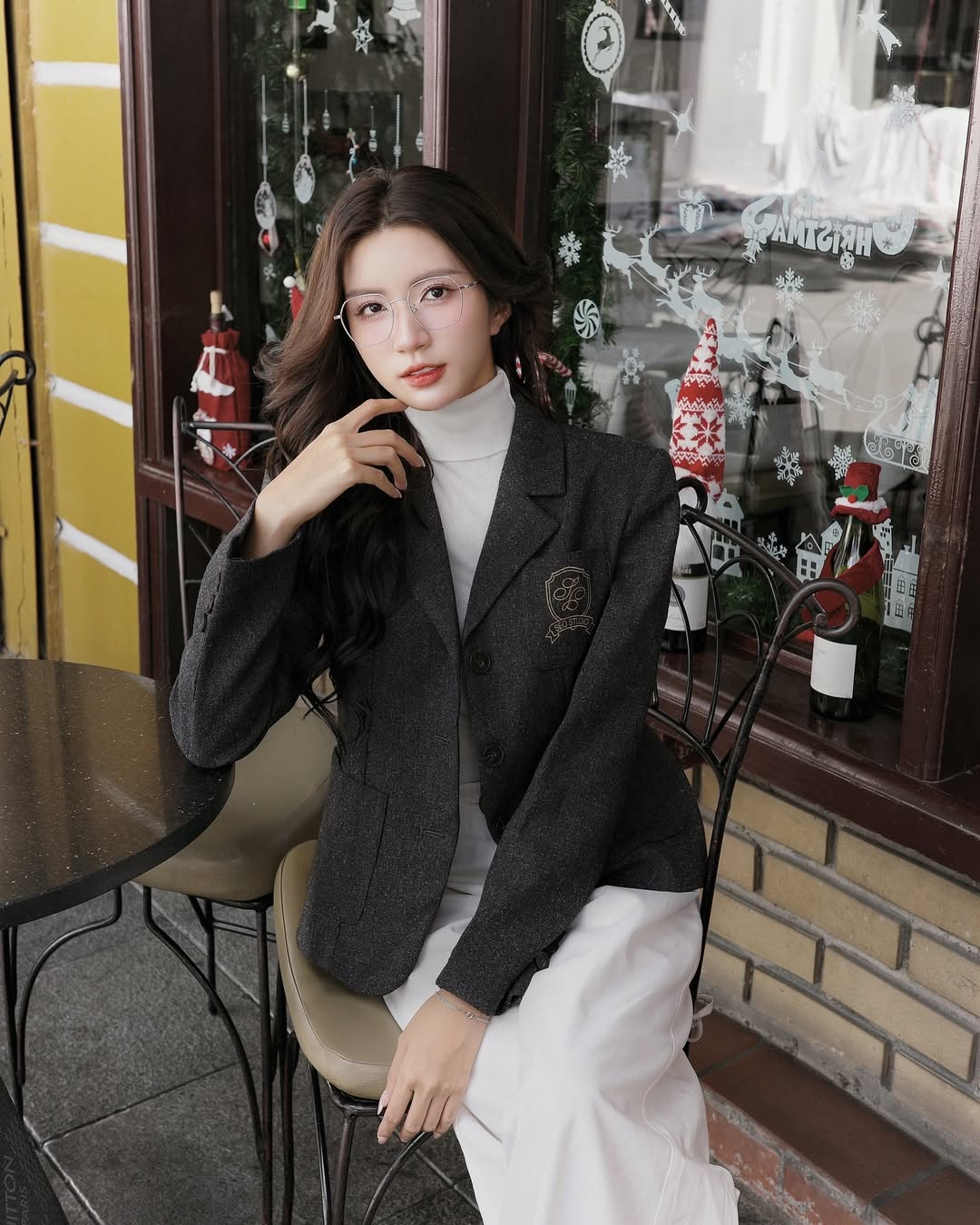 Εξαιρετικά στυλ σακακιών για πάρτι τέλους χρονιάς - Φωτογραφία 4. Những kiểu áo blazer nổi bật cho buổi tiệc cuối năm- Ảnh 4.