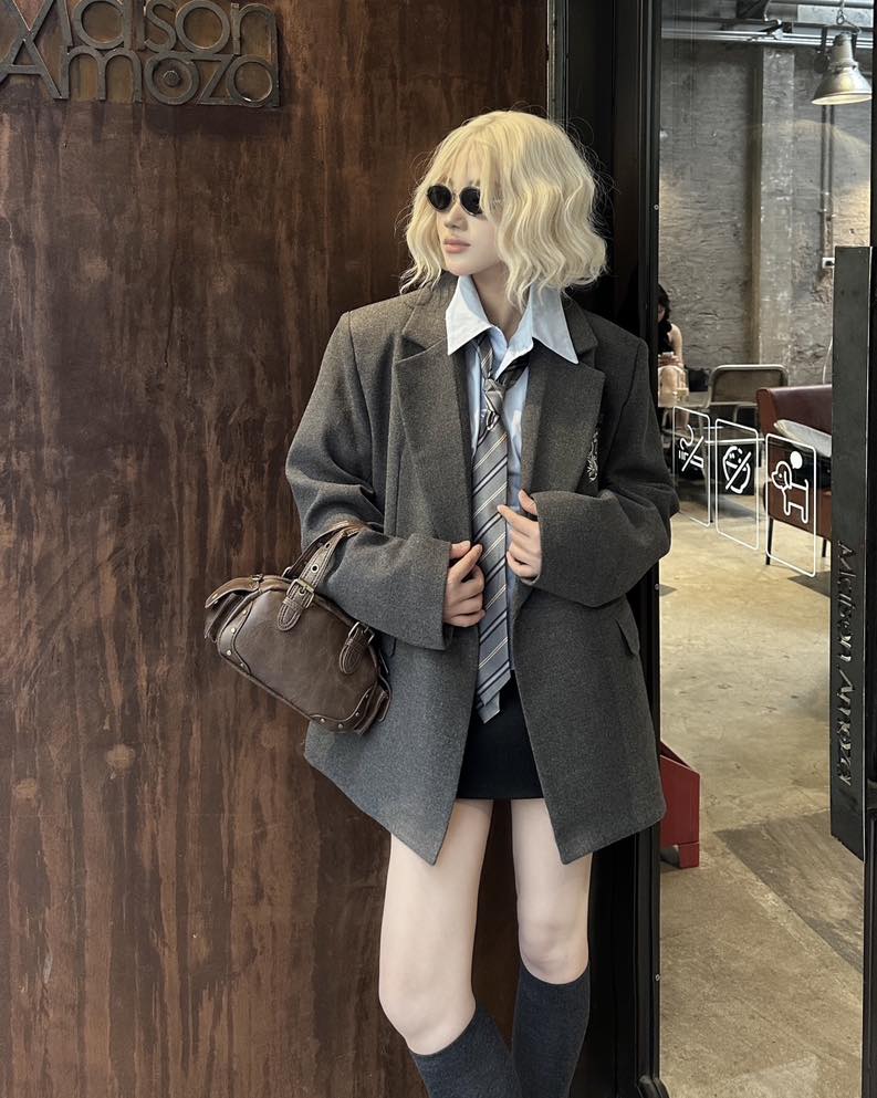 Εξαιρετικά στυλ σακακιών για πάρτι τέλους χρονιάς - Φωτογραφία 6. Những kiểu áo blazer nổi bật cho buổi tiệc cuối năm- Ảnh 6.