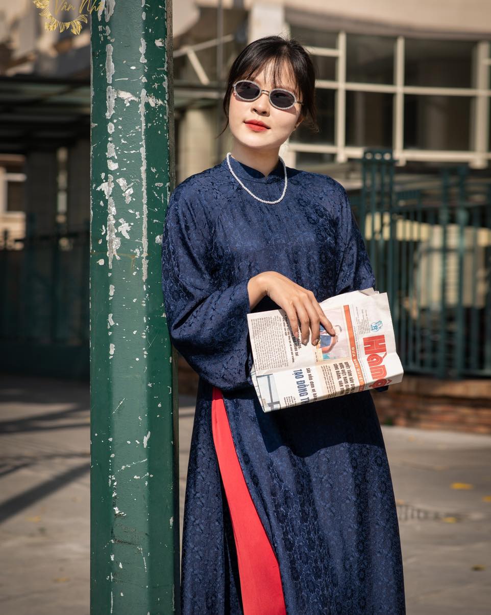 ពណ៌ទាក់ទាញនៃឆ្នាំ 2025 - ពណ៌ខៀវពាក់កណ្តាលអធ្រាត្រ - រូបថត 2 ។ Gam màu quyến rũ của năm 2025 - xanh bóng đêm- Ảnh 2.