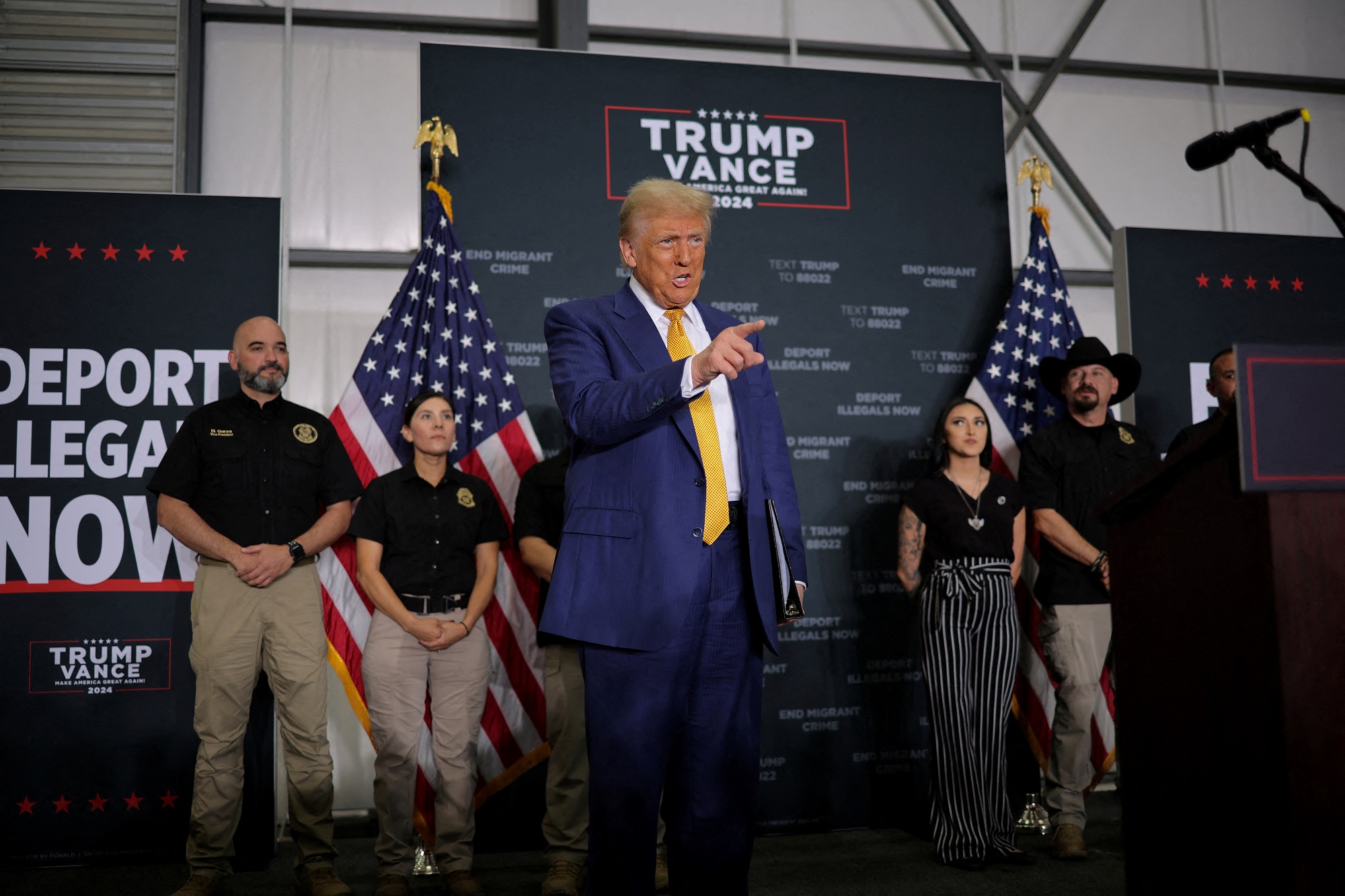 Ông Trump công bố kế hoạch trục xuất người nhập cư bất hợp pháp khỏi Mỹ