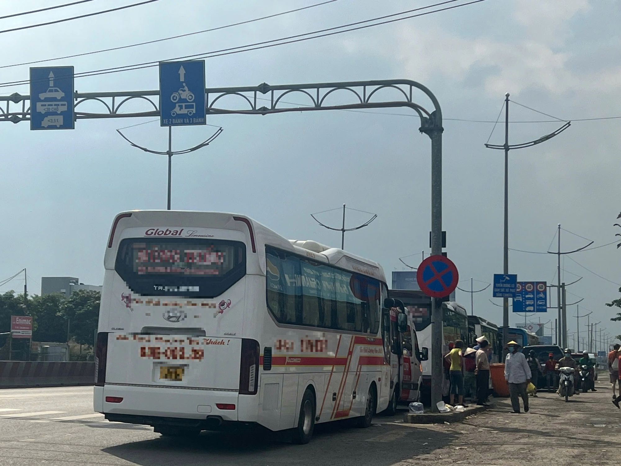 'Bến cóc' trên đường cao tốc, lực lượng chức năng ở đâu?- Ảnh 1.