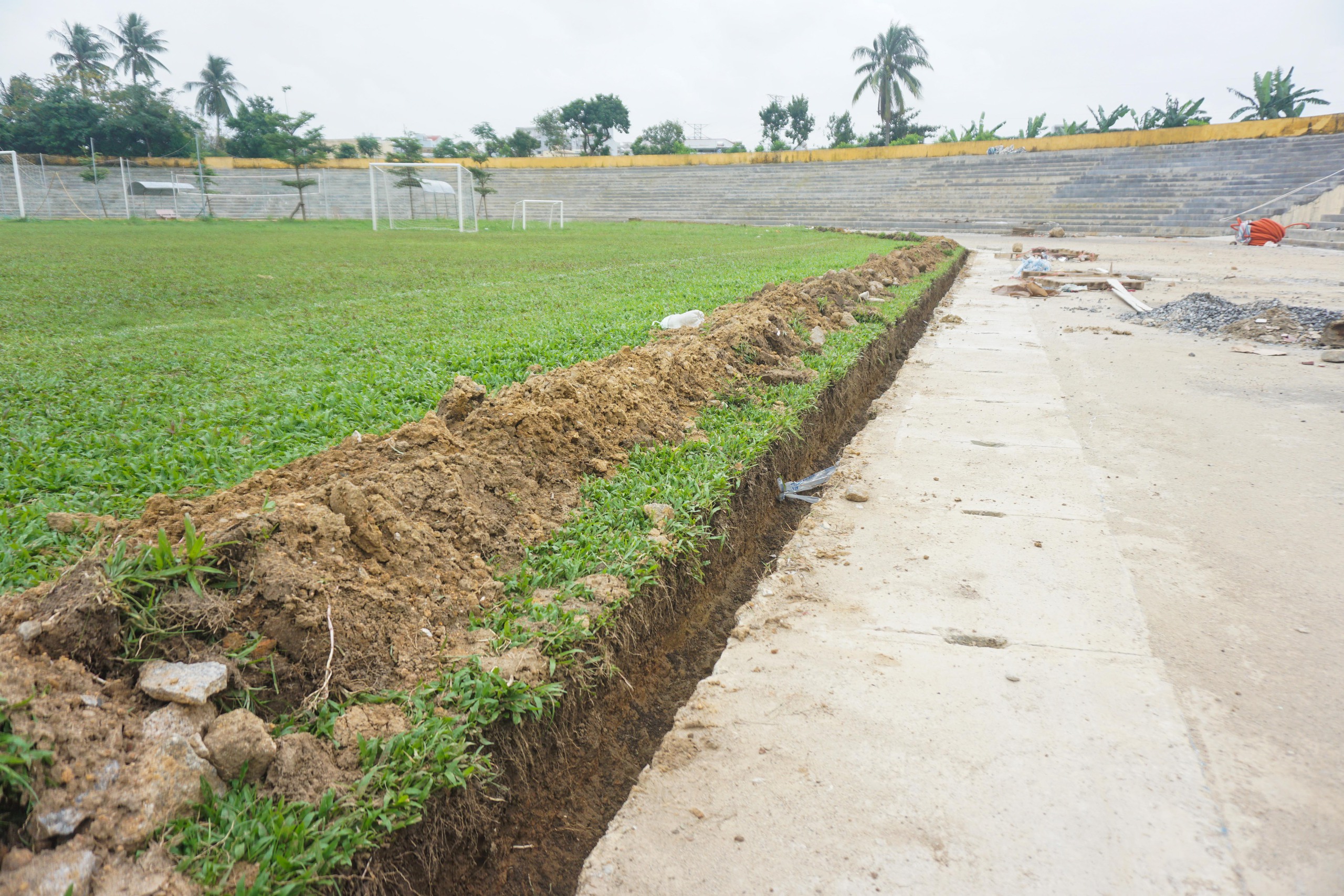 Military Region 5 Stadium 'changes new clothes', ready to welcome football teams - Photo 3.