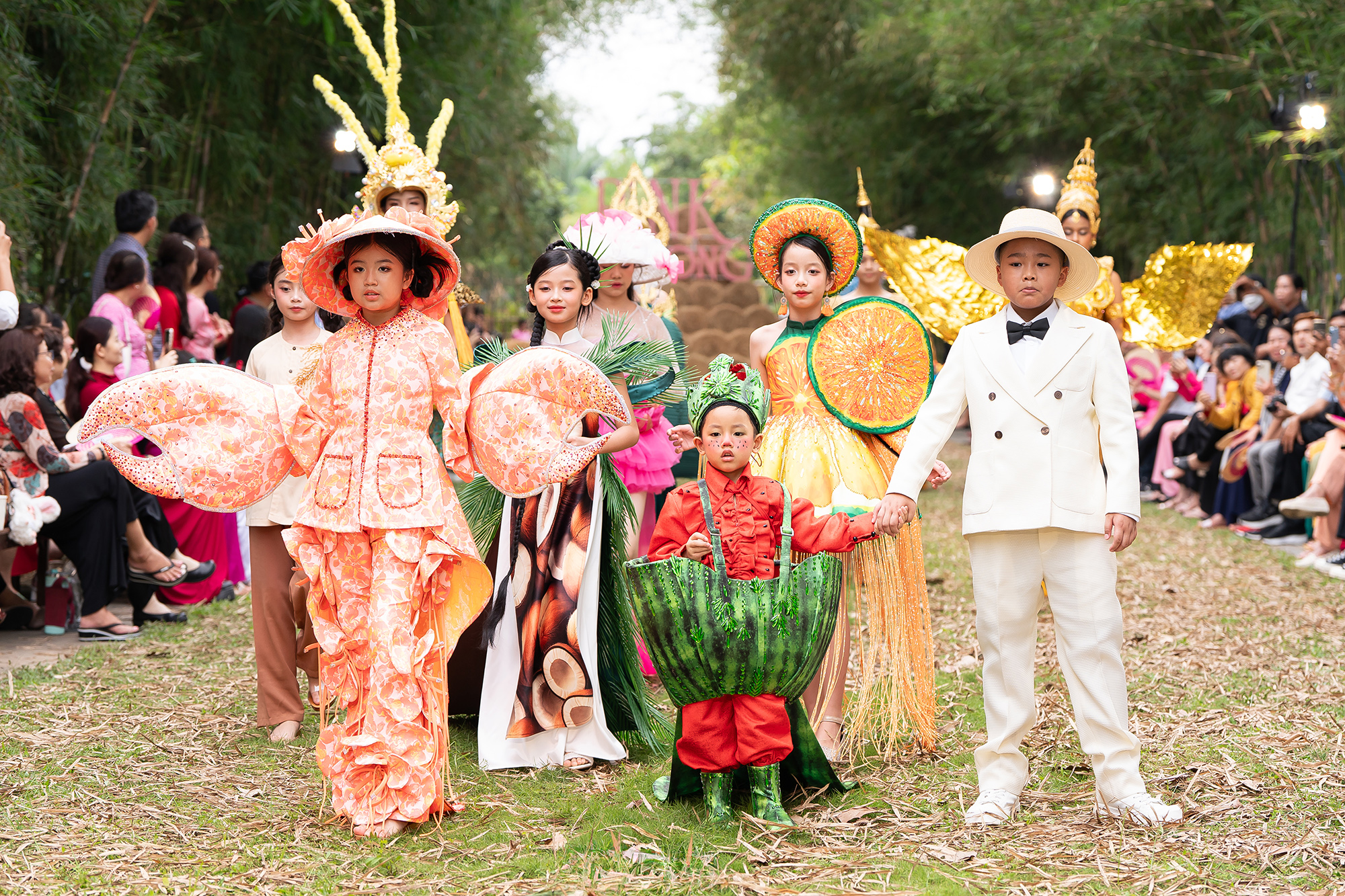 'Người đẹp Tây Đô' Việt Trinh bất ngờ tái xuất sau 2 năm giải nghệ- Ảnh 1.