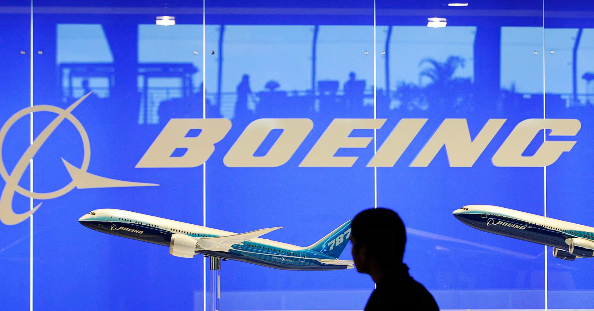 Cổ đông kiện Boeing che giấu vấn đề an toàn của dòng 737 MAX 9- Ảnh 1.