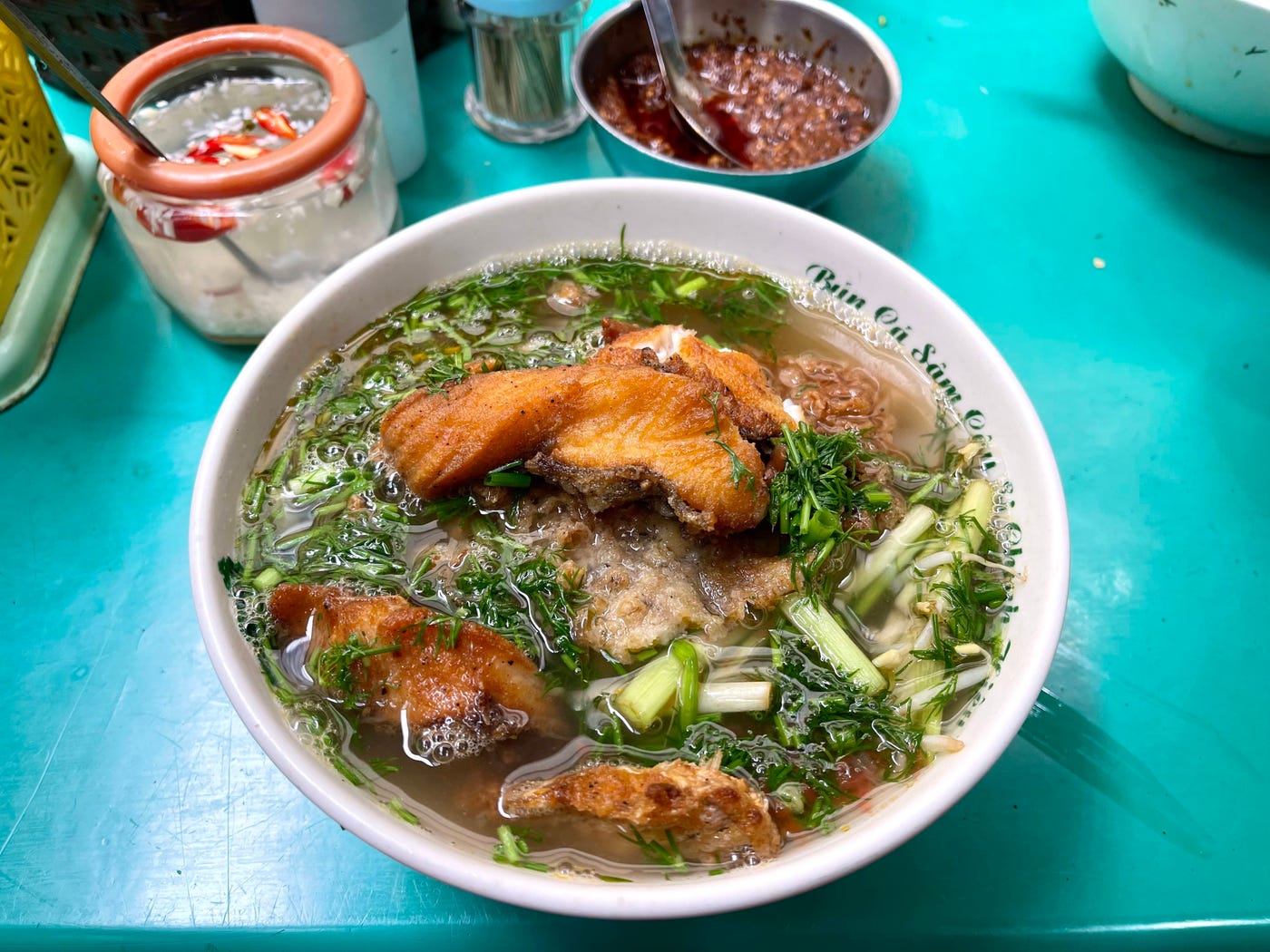 Báo Mỹ gợi ý 5 quán ăn đường phố Hà Nội xứng đáng có mặt trong Michelin- Ảnh 2.