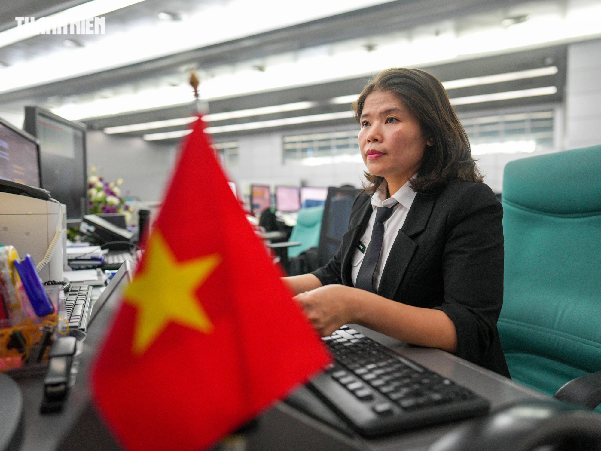 Bên trong đài không lưu của những người 'giấu mặt' điều hành chuyến bay từng giây- Ảnh 11.