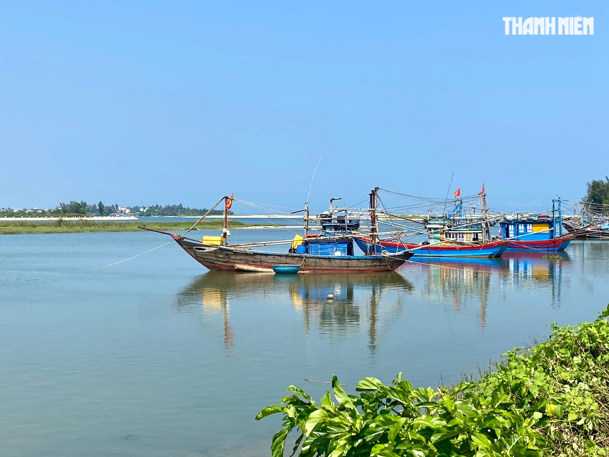 Độc đáo ngôi miếu có hình con tàu ở miền Trung- Ảnh 10.