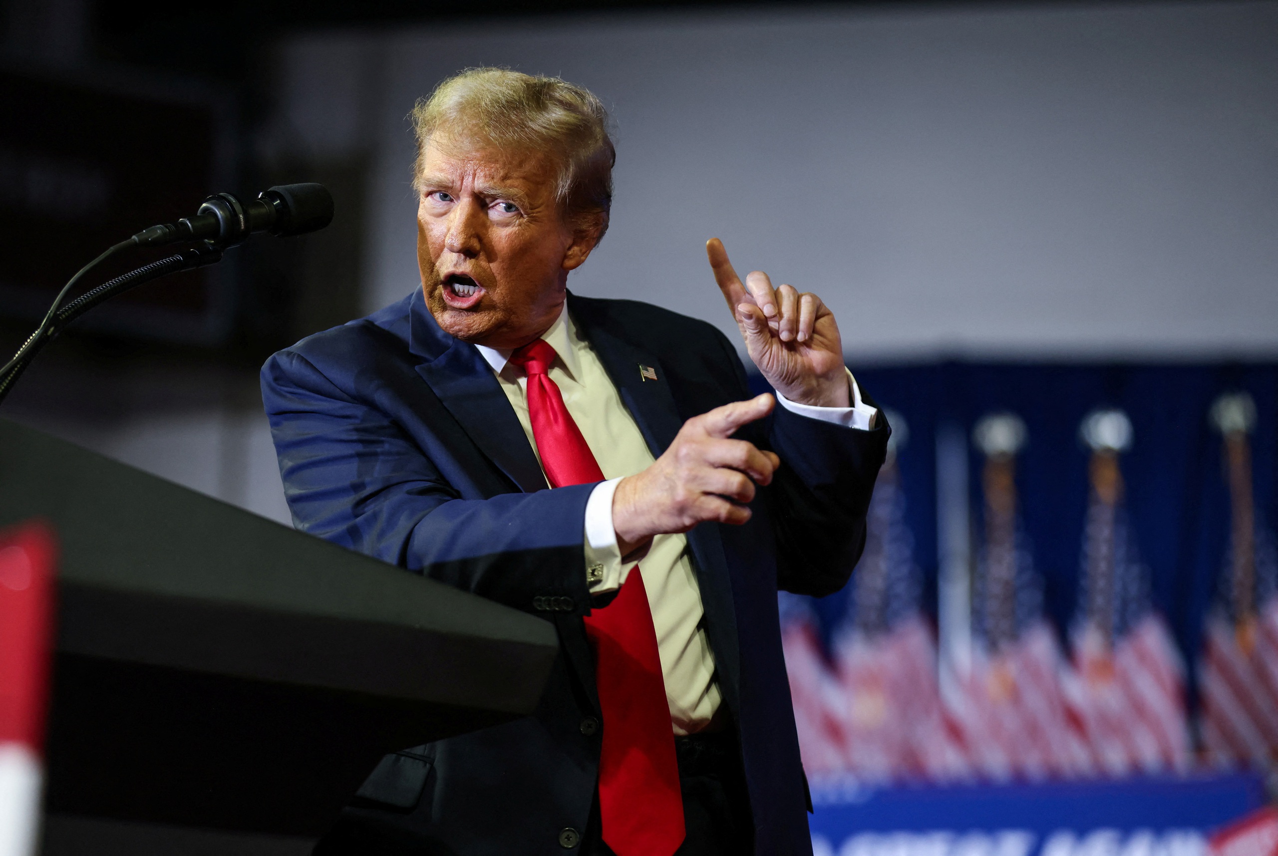 Ông Trump đề nghị Tòa án Tối cao Mỹ can thiệp vụ miễn truy tố