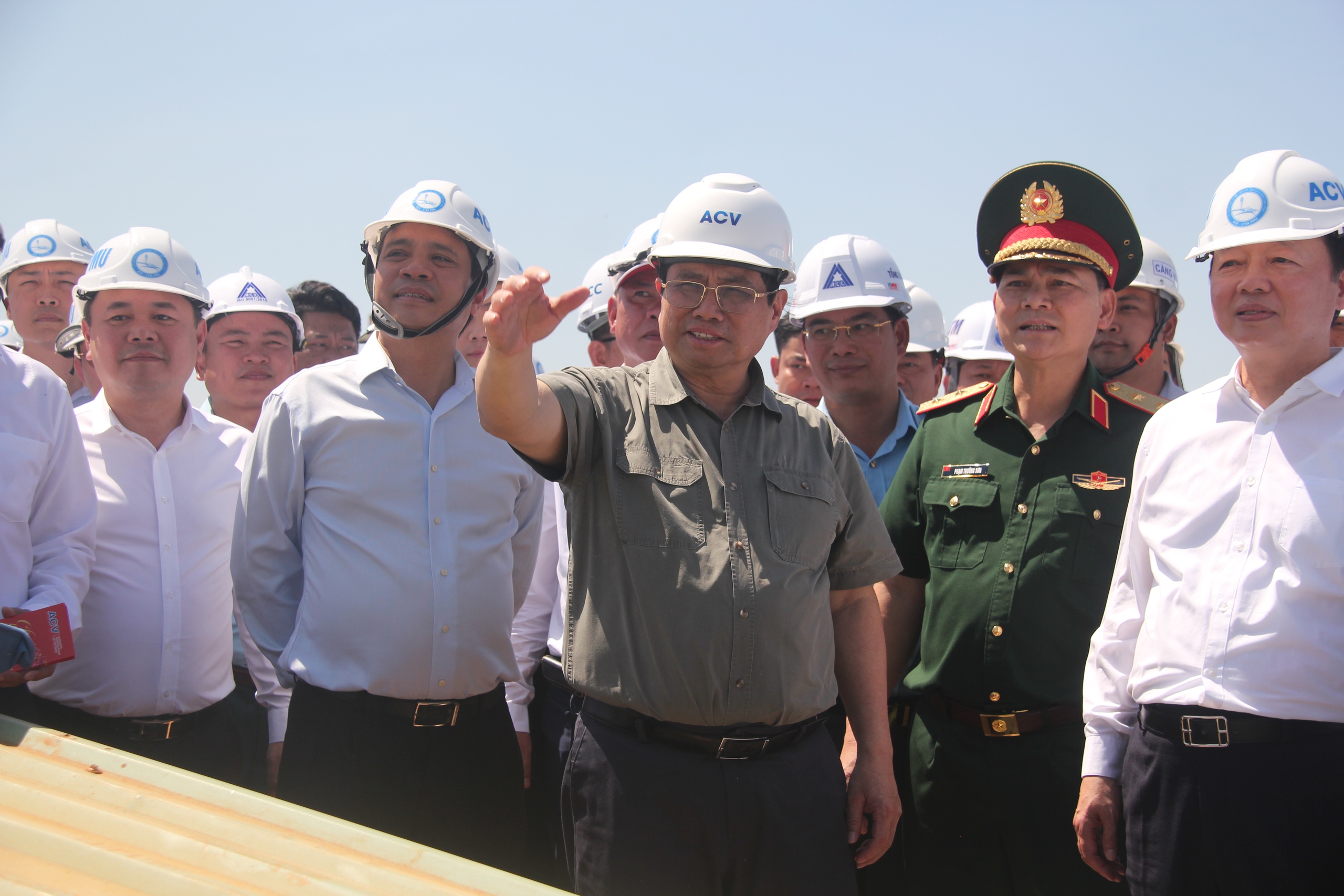 Thủ tướng Phạm Minh Chính kiểm tra, chúc tết đại công trường sân bay Long Thành- Ảnh 5.