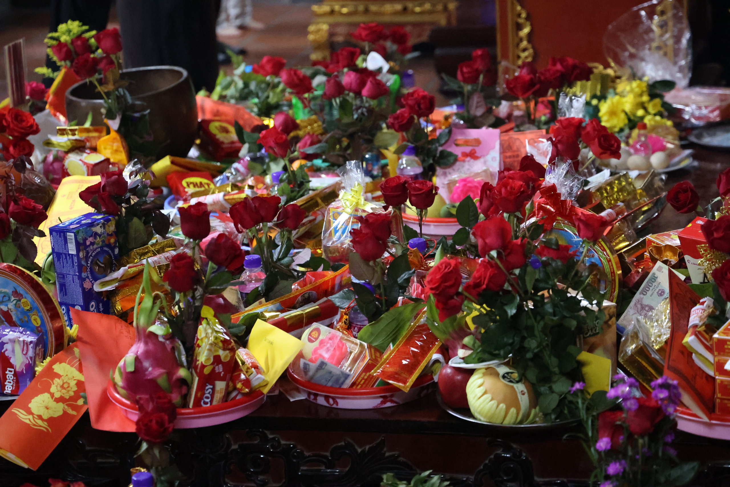 Thiếu nữ tấp nập đến chùa Hà cầu duyên ngày lễ Tình nhân- Ảnh 9.