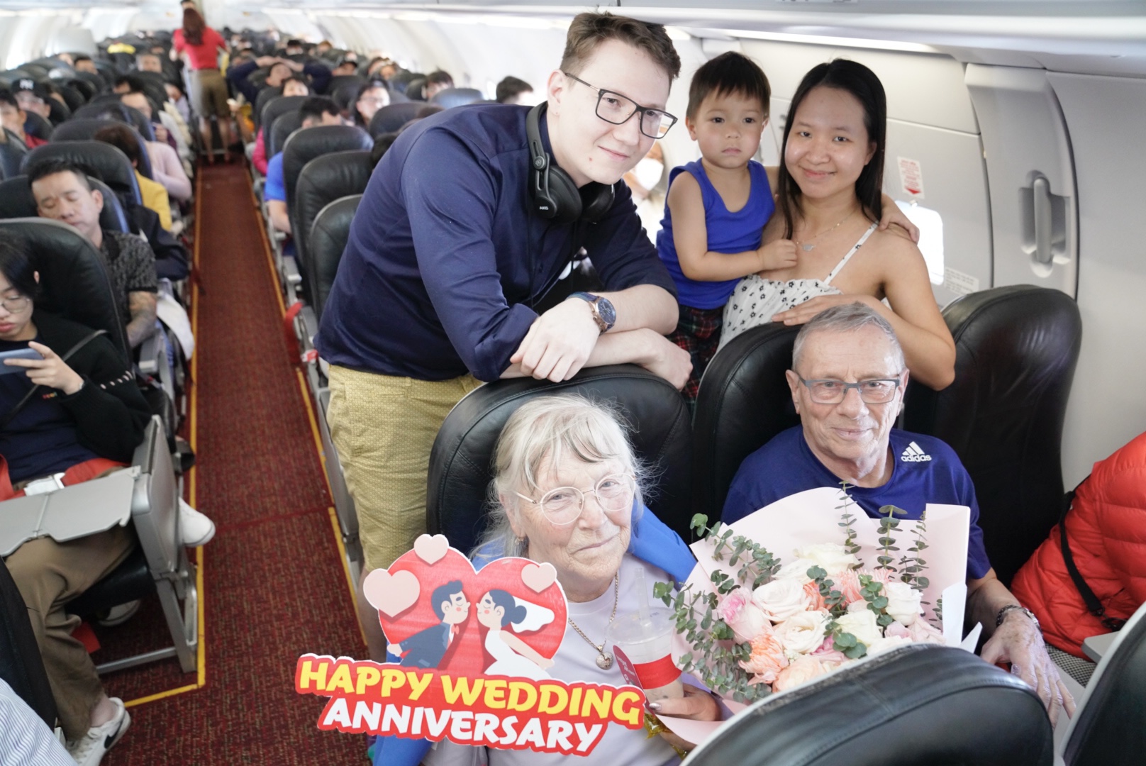 Cụ ông U90 tỏ tình với vợ ngọt ngào trên chuyến bay Vietjet ngày Valentine- Ảnh 10.
