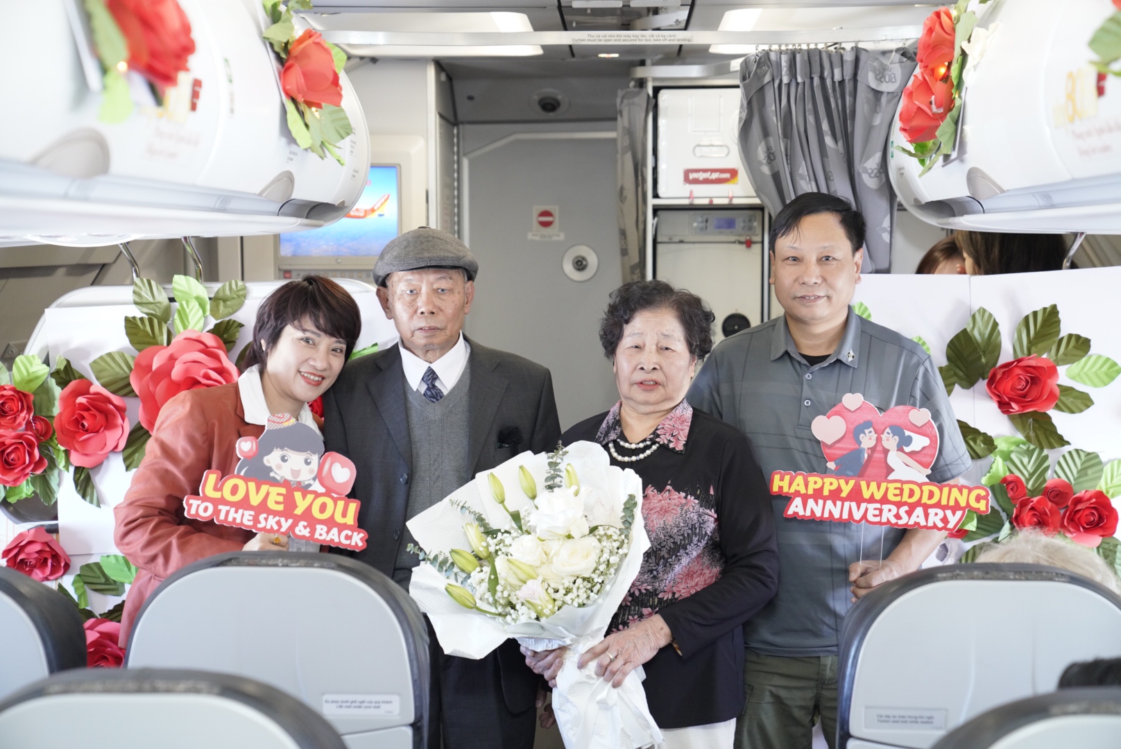 Cụ ông U90 tỏ tình với vợ ngọt ngào trên chuyến bay Vietjet ngày Valentine- Ảnh 5.