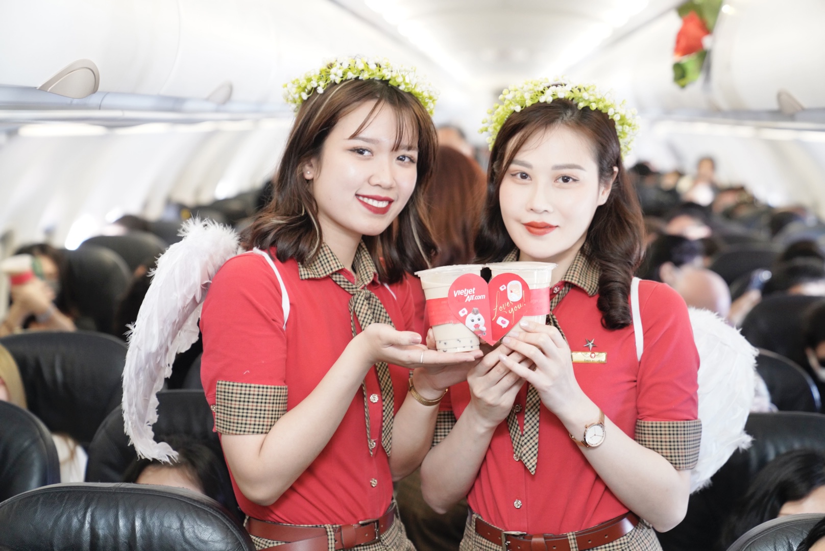 Cụ ông U90 tỏ tình với vợ ngọt ngào trên chuyến bay Vietjet ngày Valentine- Ảnh 7.